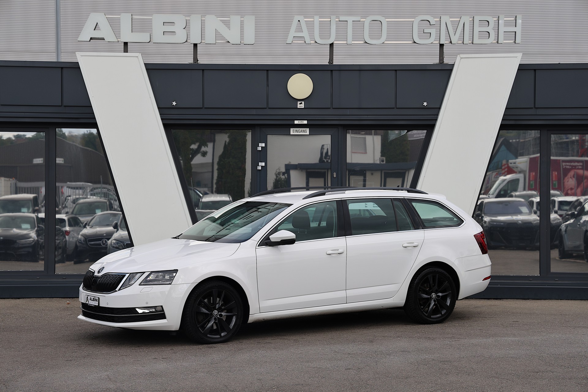 SKODA Octavia Combi 2.0 TDI 184 Ambition 4x4 DSG-image-0