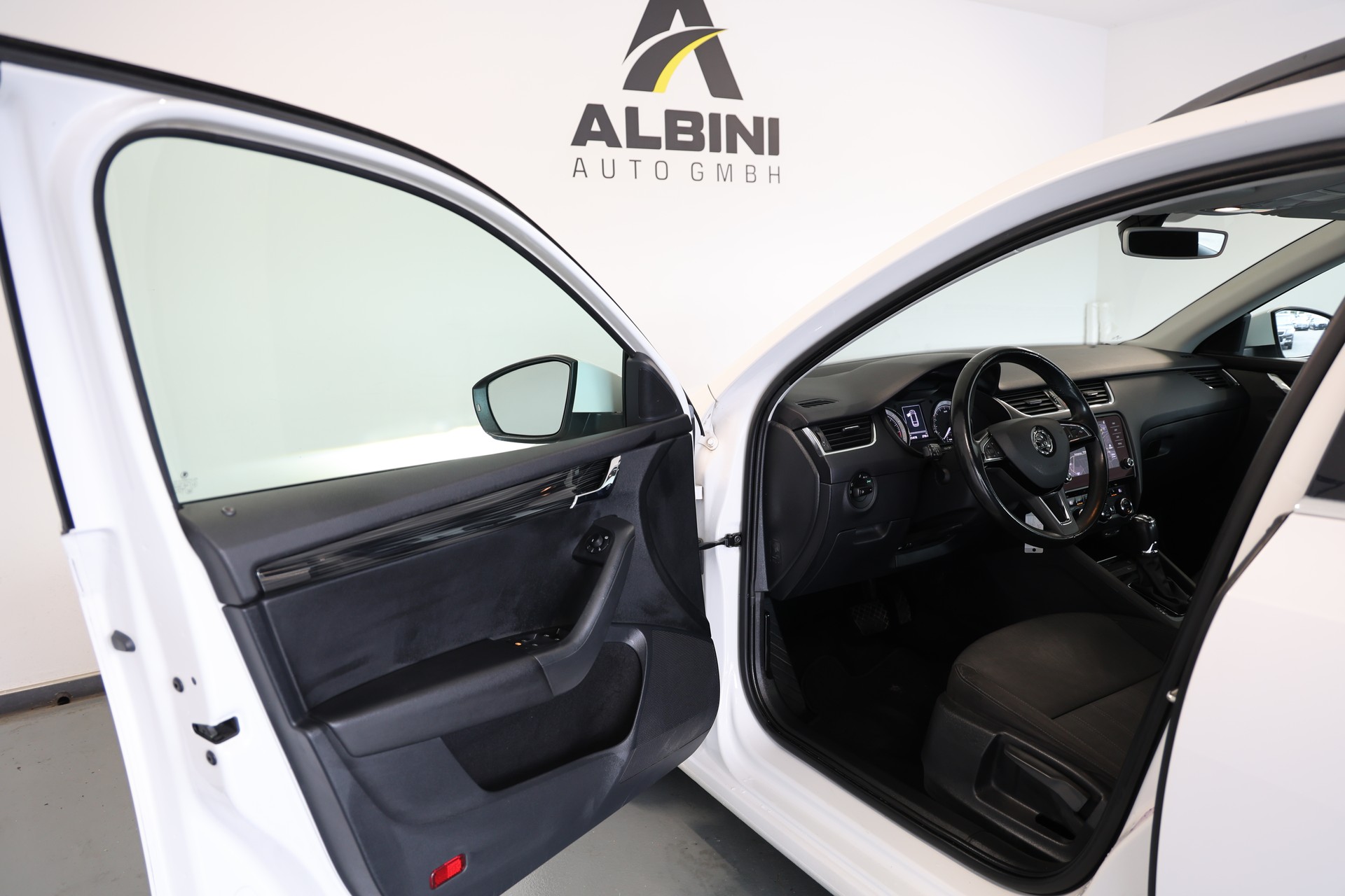 SKODA Octavia Combi 2.0 TDI 184 Ambition 4x4 DSG-image-4
