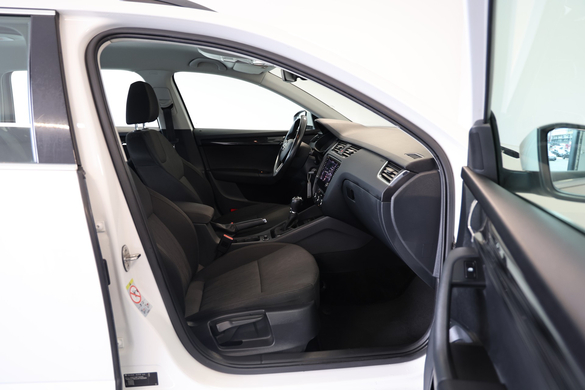 SKODA Octavia Combi 2.0 TDI 184 Ambition 4x4 DSG-image-12