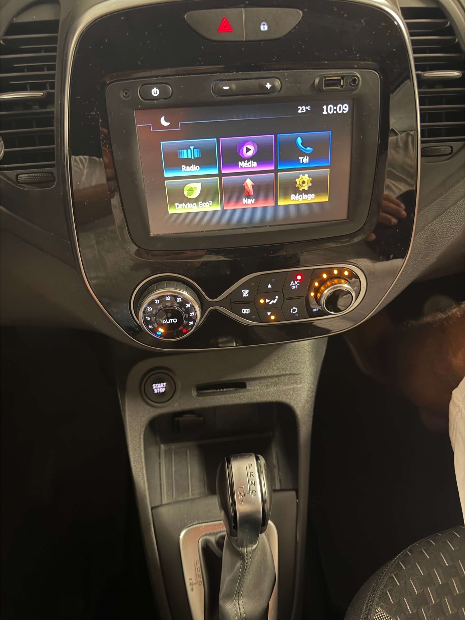 RENAULT Captur 1.2 T 16V Initiale Paris EDC-image-9
