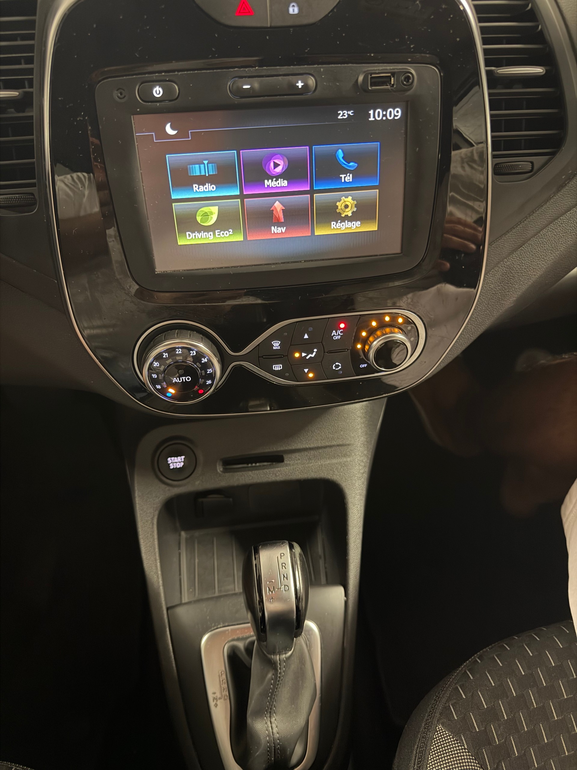 RENAULT Captur 1.2 T 16V Initiale Paris EDC-image-11