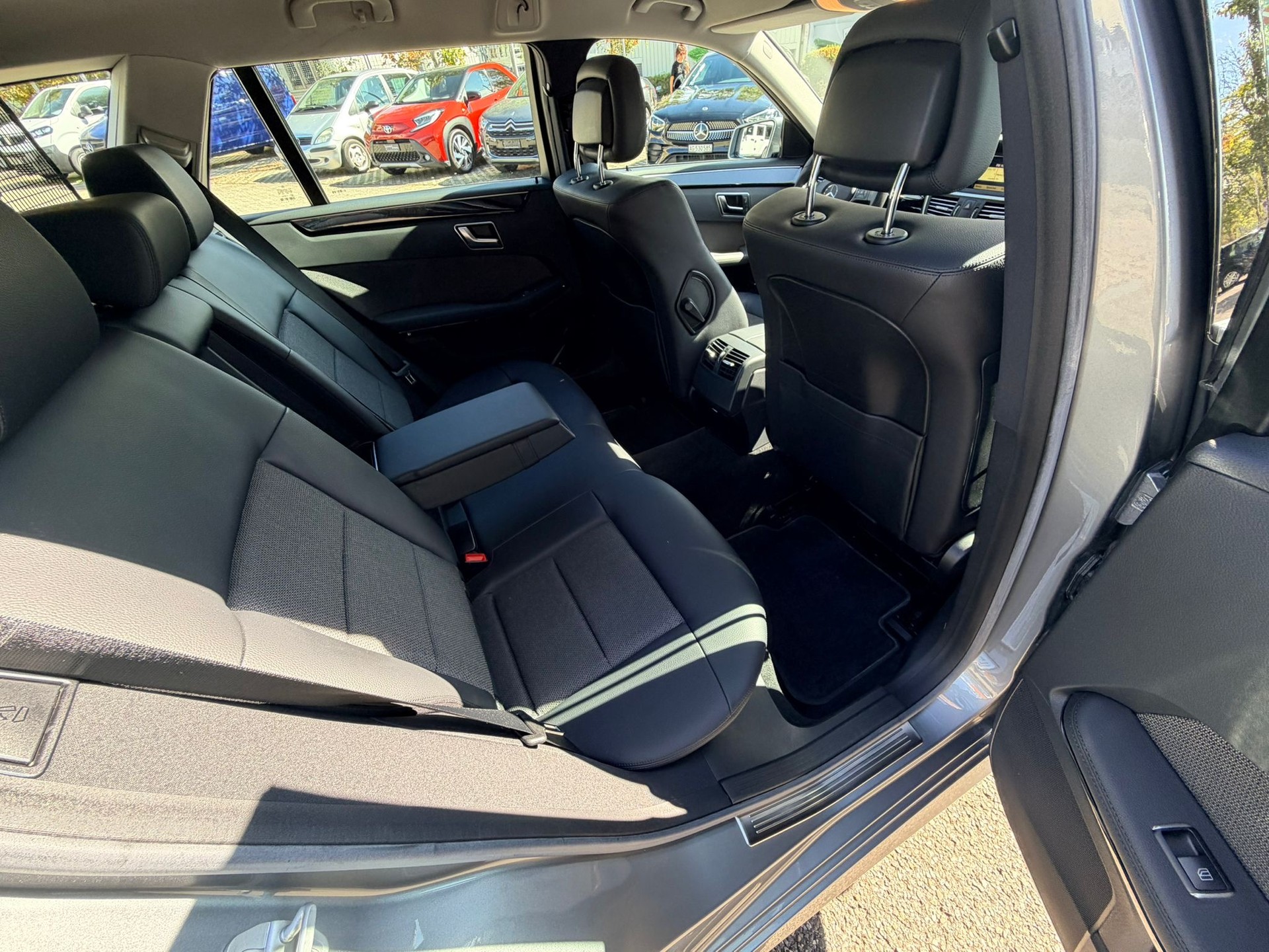 MERCEDES-BENZ E 350 CGI BlueEff. Avantgarde 4Matic 7G-Tronic-image-9