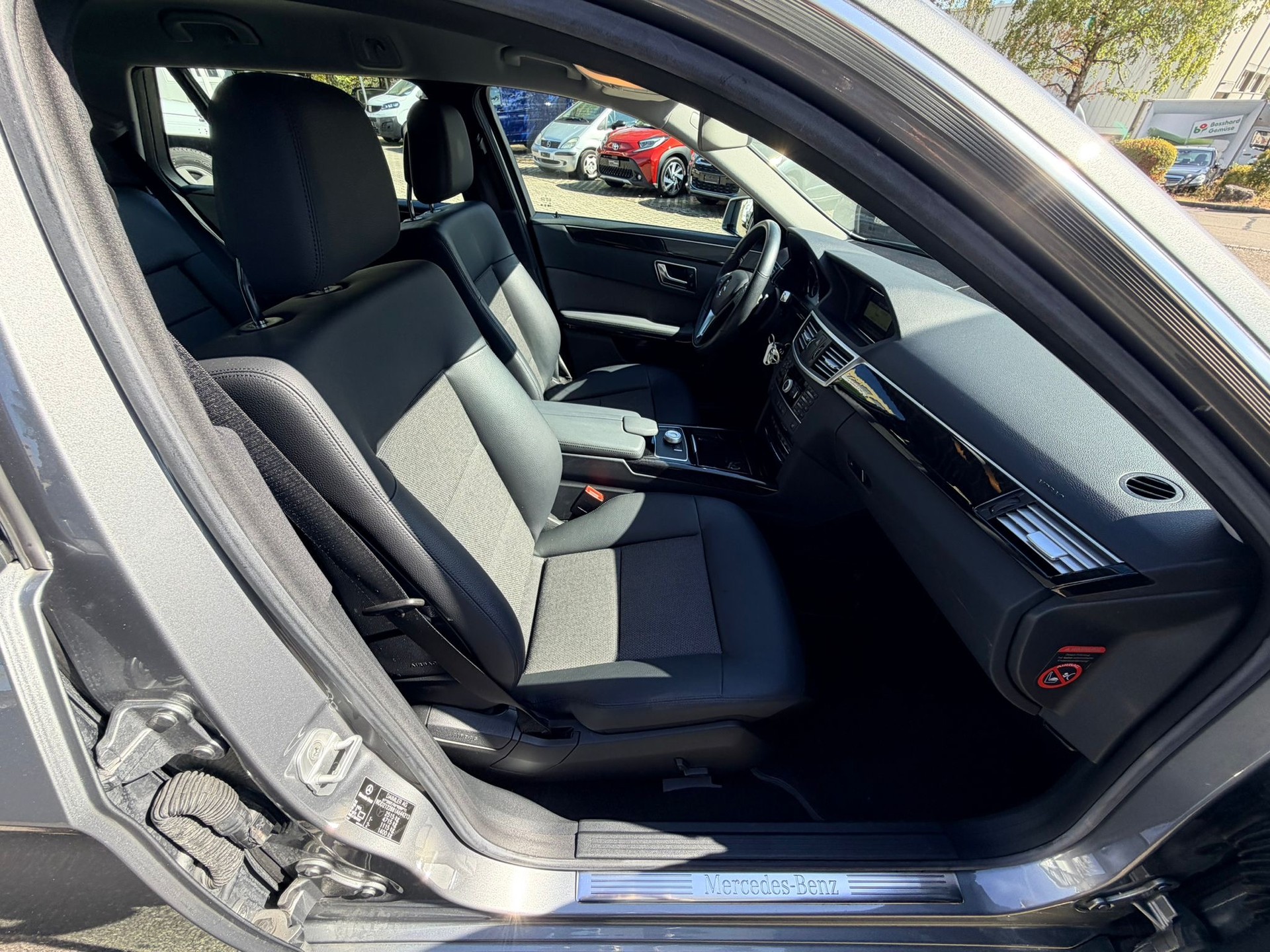 MERCEDES-BENZ E 350 CGI BlueEff. Avantgarde 4Matic 7G-Tronic-image-11