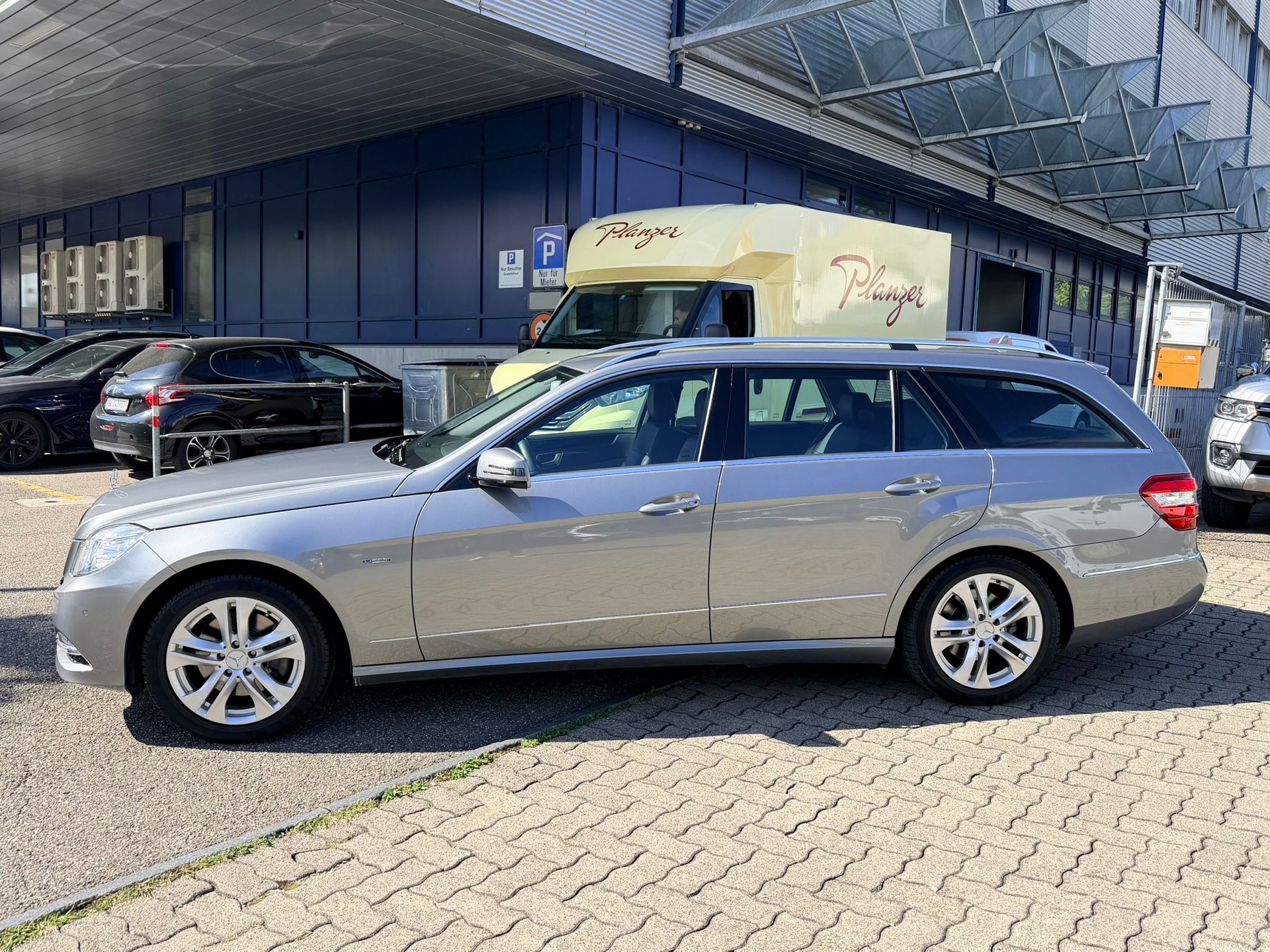 MERCEDES-BENZ E 350 CGI BlueEff. Avantgarde 4Matic 7G-Tronic-image-4