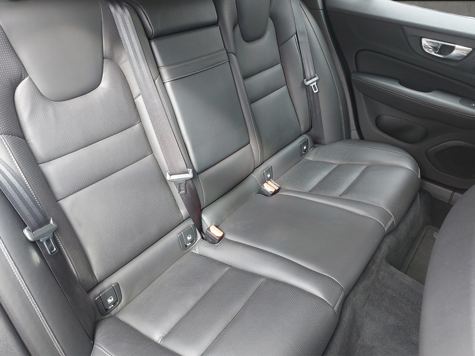 VOLVO V60 2.0 T6 Inscription AWD-image-10