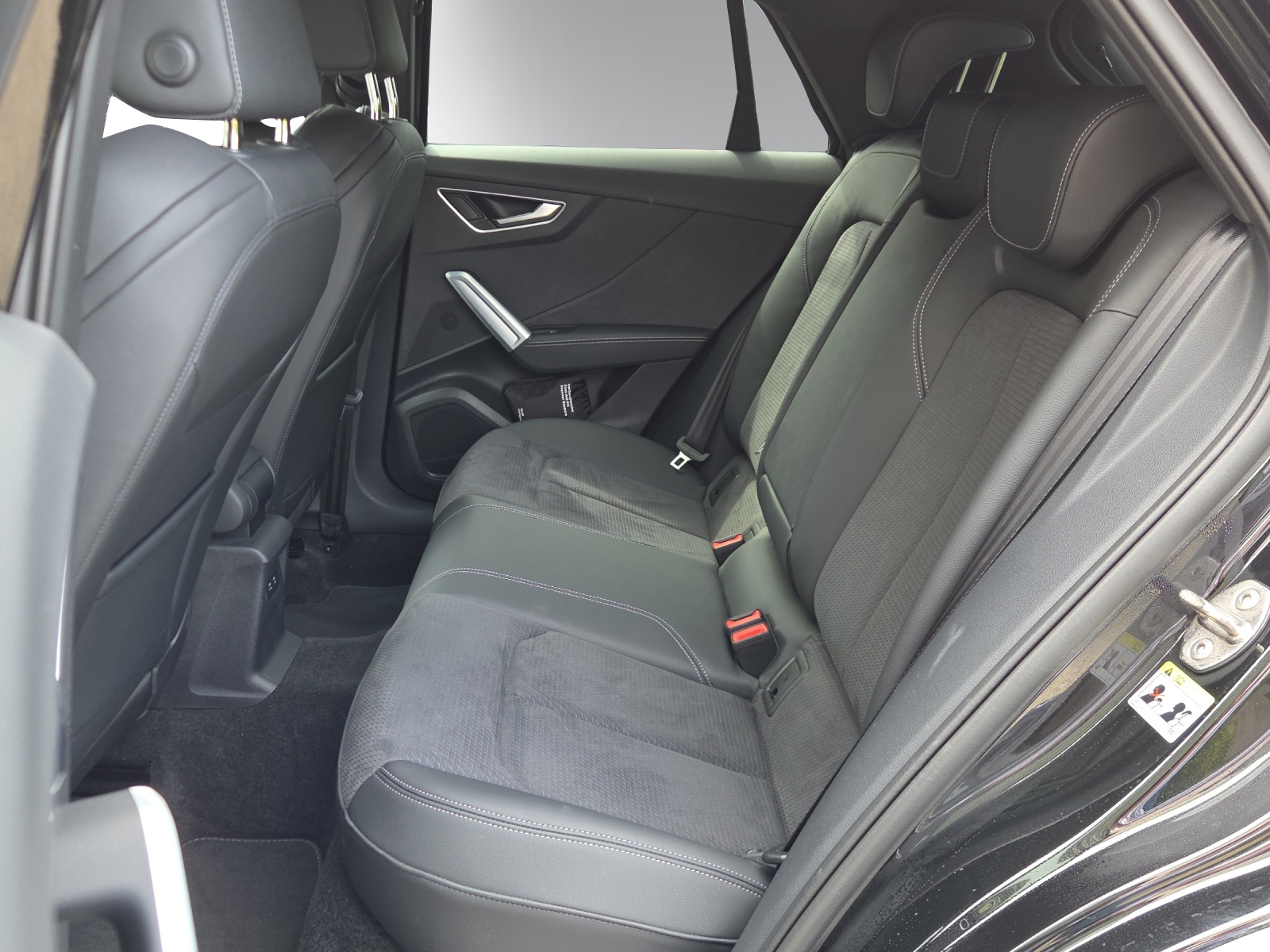 AUDI Q2 40 TFSI S line quattro S-tronic-image-9