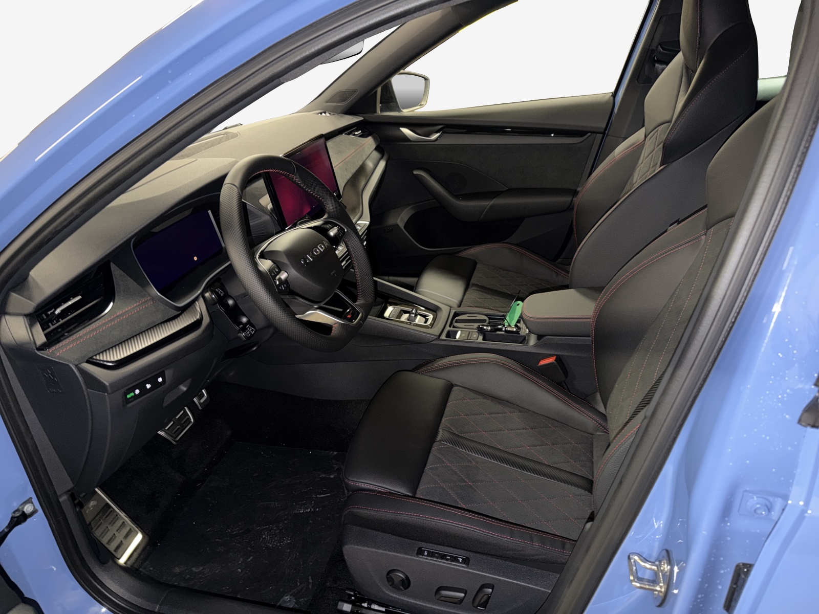 SKODA Octavia Combi 2.0 TSI DSG RS 30 Years Edition-image-7