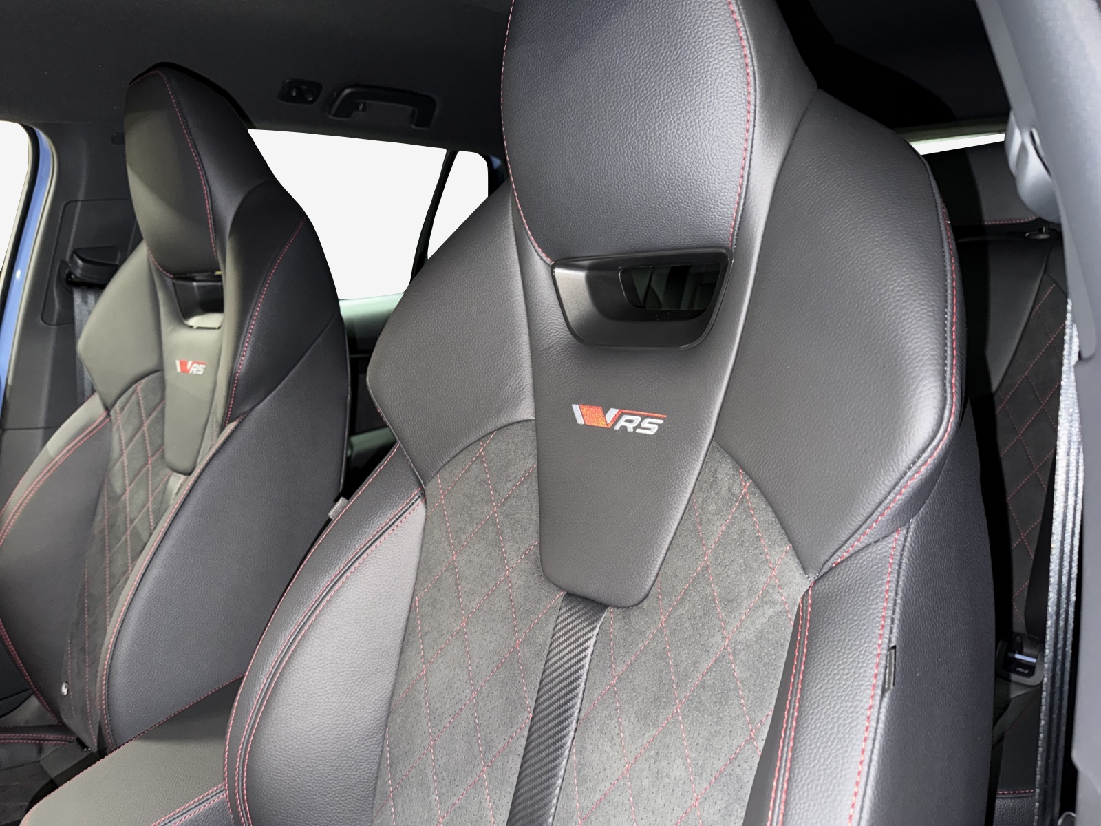 SKODA Octavia Combi 2.0 TSI DSG RS 30 Years Edition-image-15