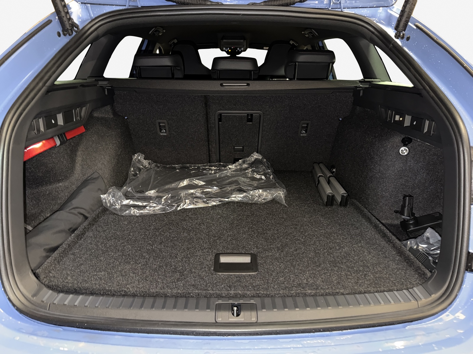 SKODA Octavia Combi 2.0 TSI DSG RS 30 Years Edition-image-12