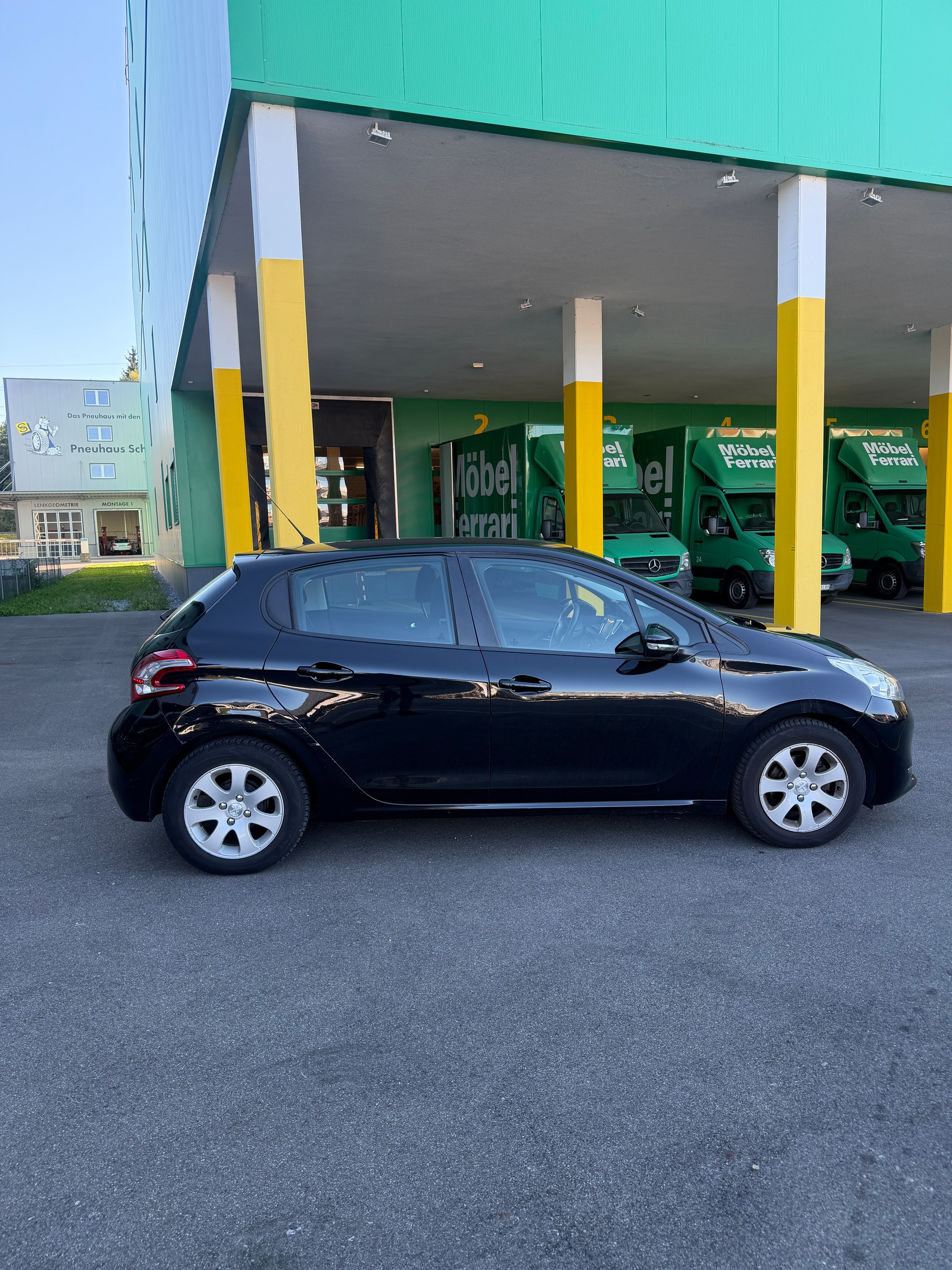 PEUGEOT 208 1.2 VTI Style-image-7