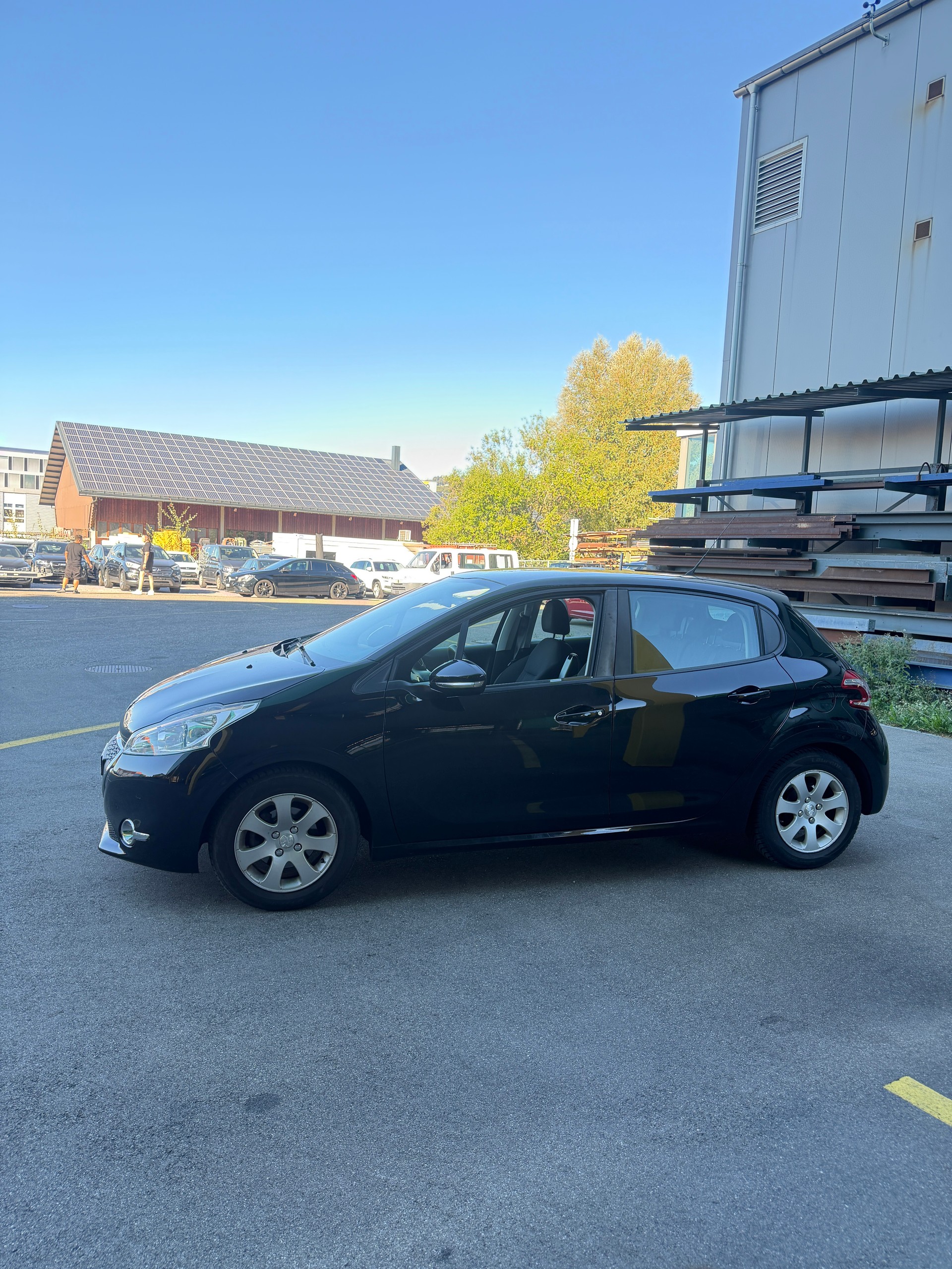 PEUGEOT 208 1.2 VTI Style-image-3