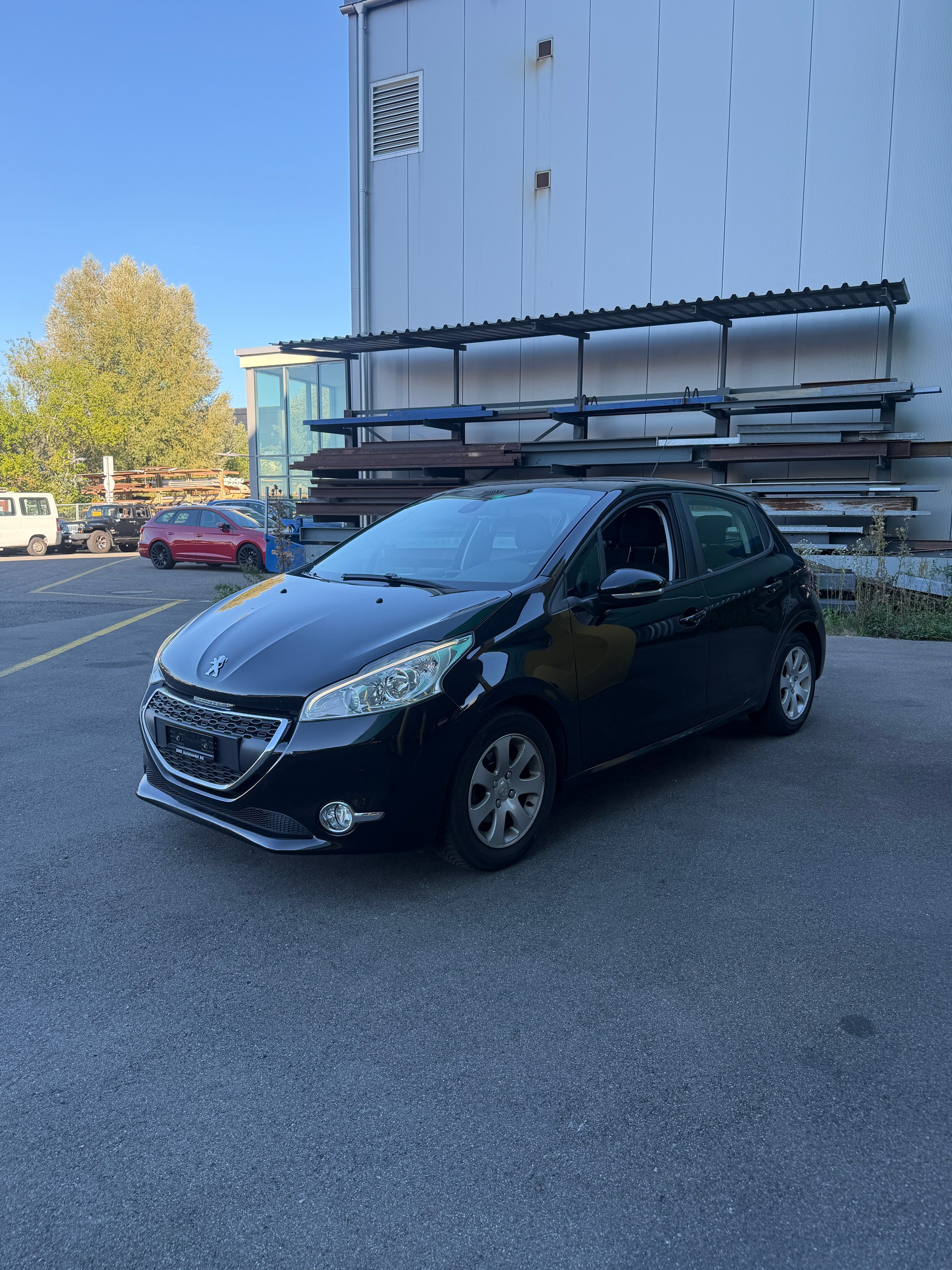 PEUGEOT 208 1.2 VTI Style-image-2