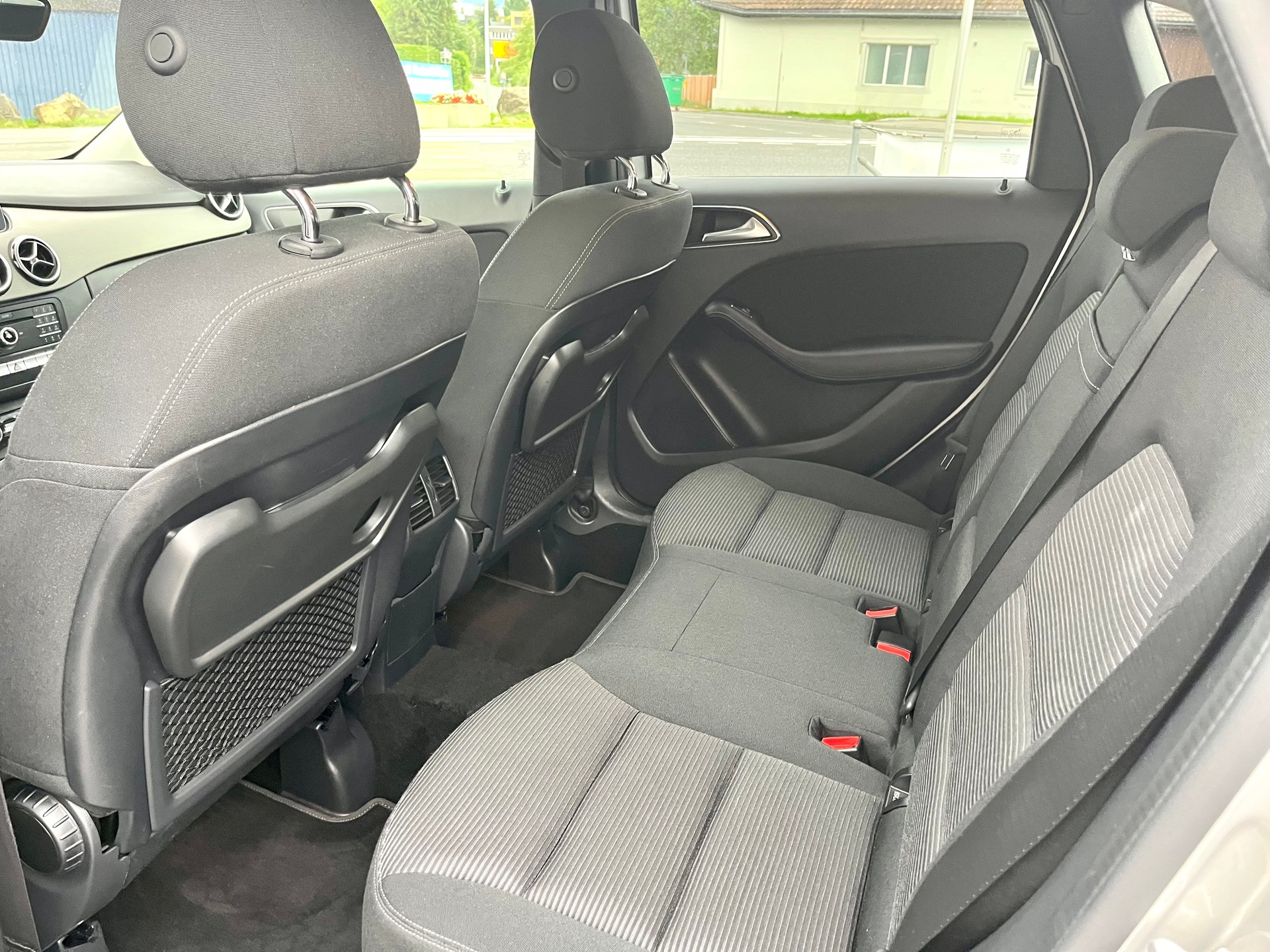 MERCEDES-BENZ B 220 Style 4Matic 7G-DCT-image-25
