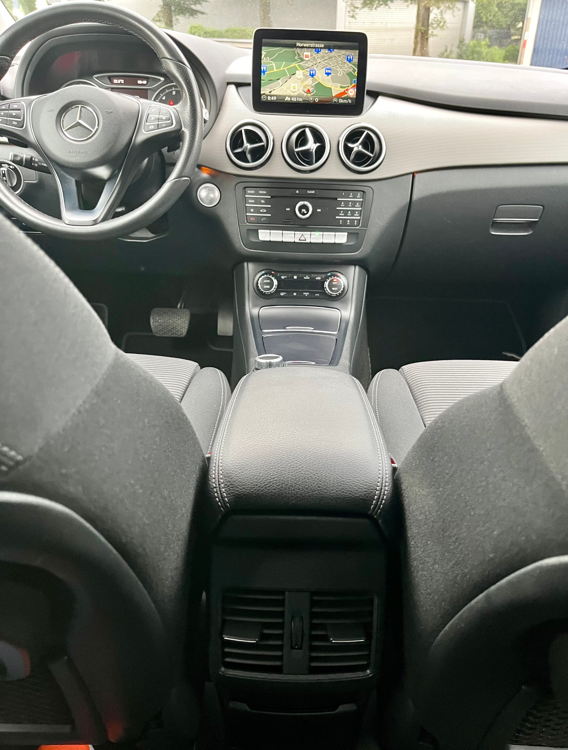 MERCEDES-BENZ B 220 Style 4Matic 7G-DCT-image-14