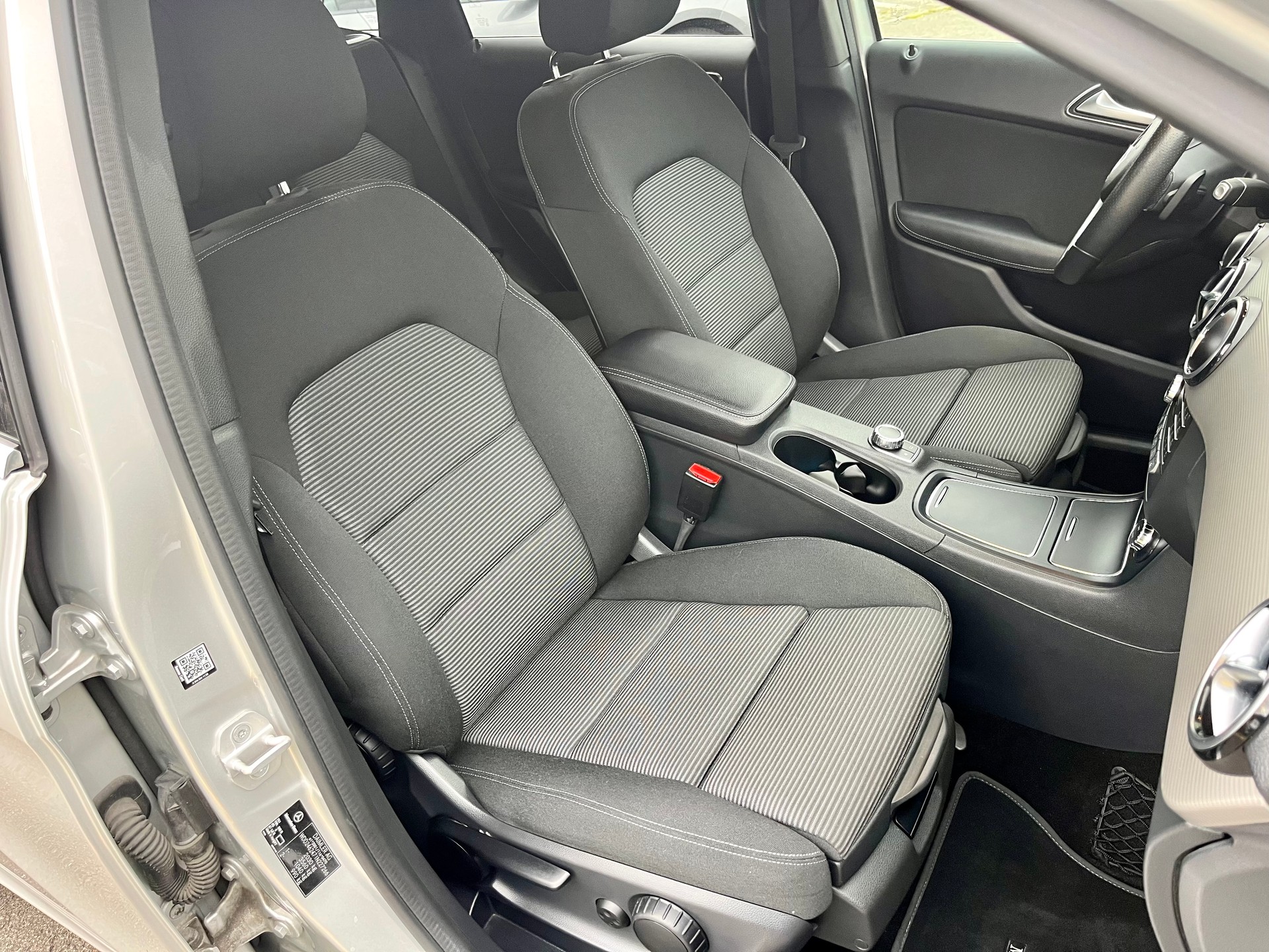 MERCEDES-BENZ B 220 Style 4Matic 7G-DCT-image-28