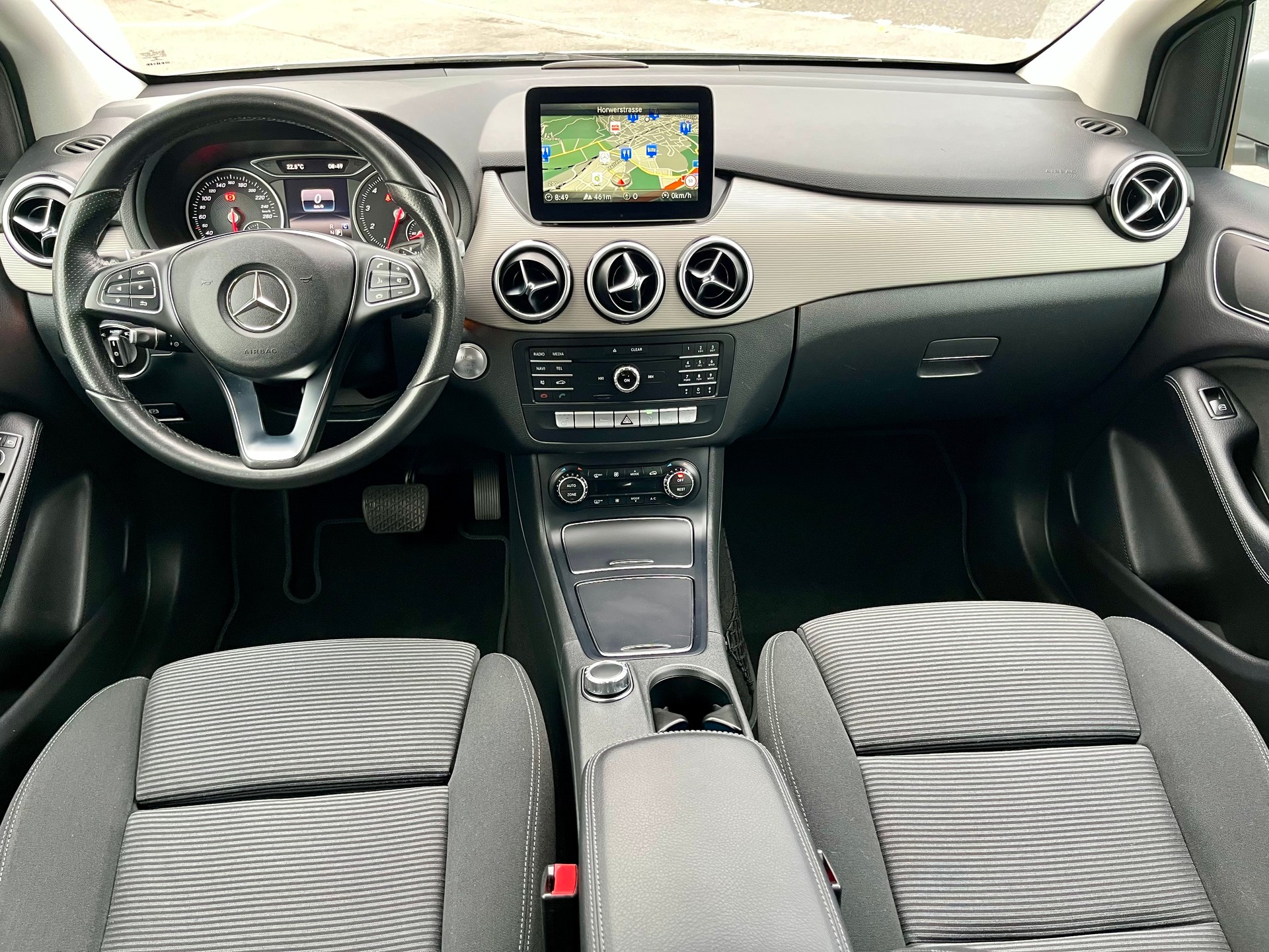 MERCEDES-BENZ B 220 Style 4Matic 7G-DCT-image-13