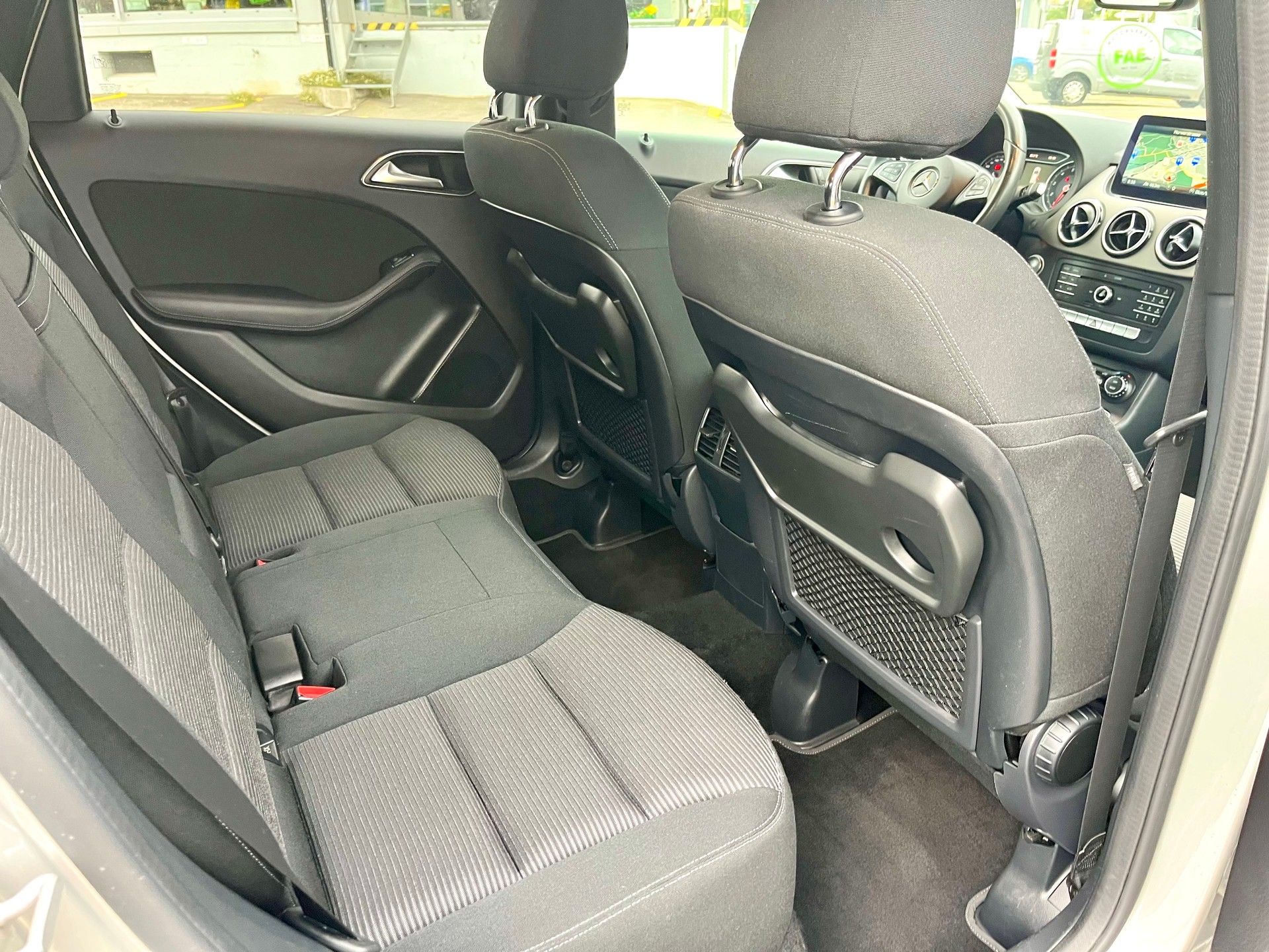 MERCEDES-BENZ B 220 Style 4Matic 7G-DCT-image-29
