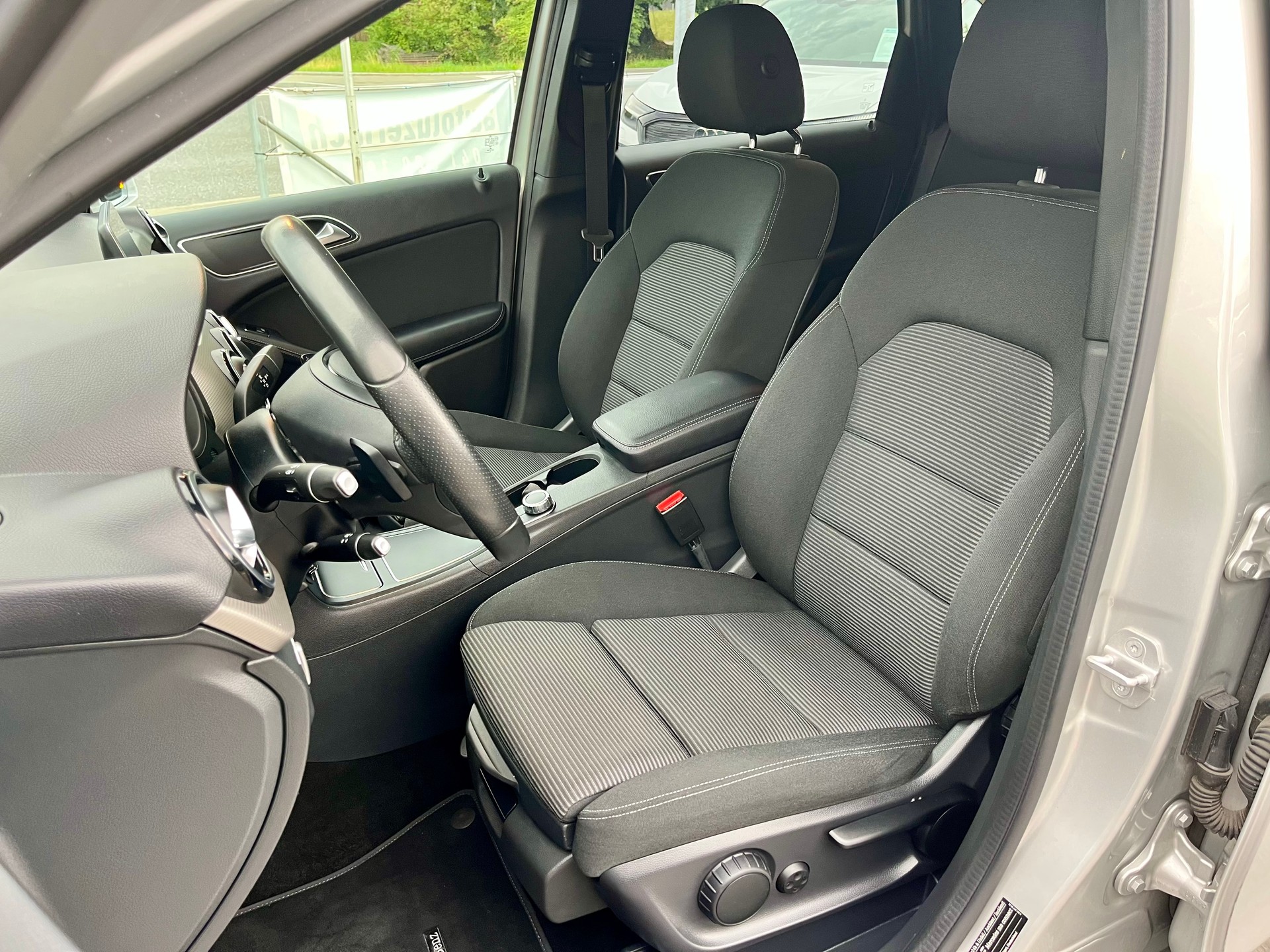MERCEDES-BENZ B 220 Style 4Matic 7G-DCT-image-12