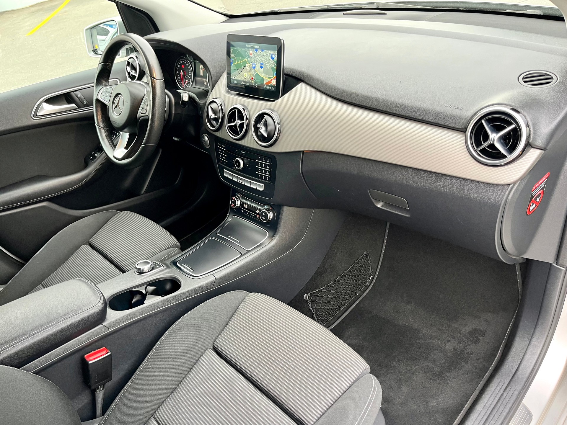 MERCEDES-BENZ B 220 Style 4Matic 7G-DCT-image-27