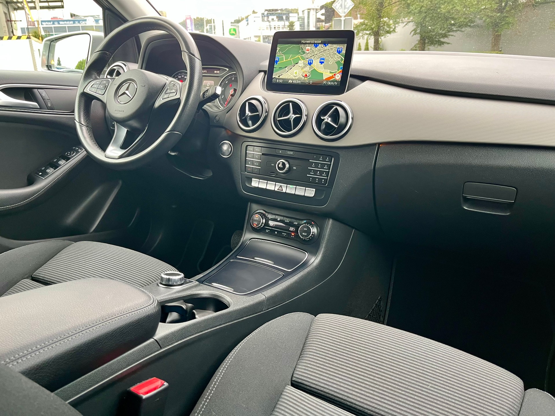 MERCEDES-BENZ B 220 Style 4Matic 7G-DCT-image-17