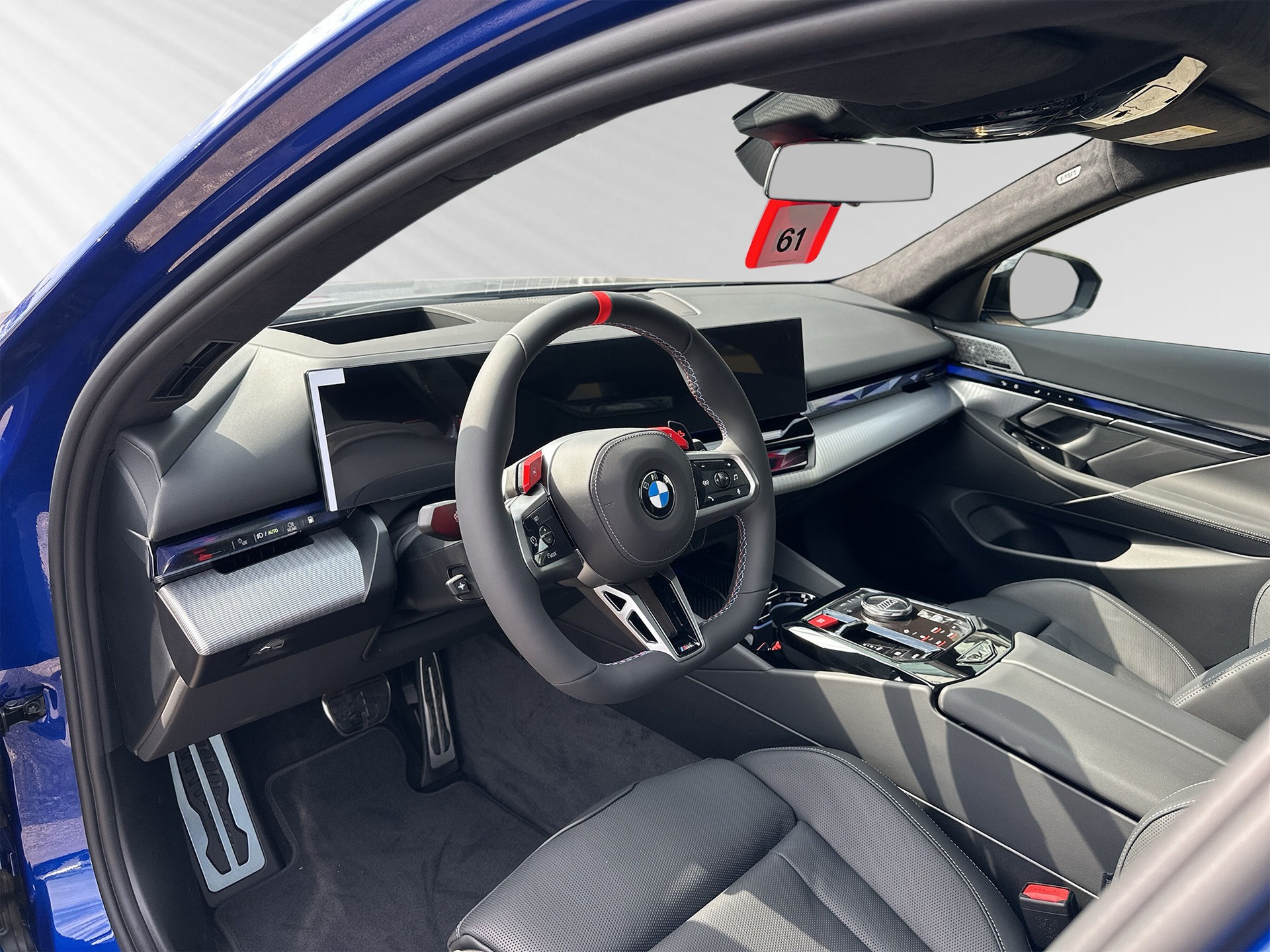 BMW M5 xDrive Touring-image-3
