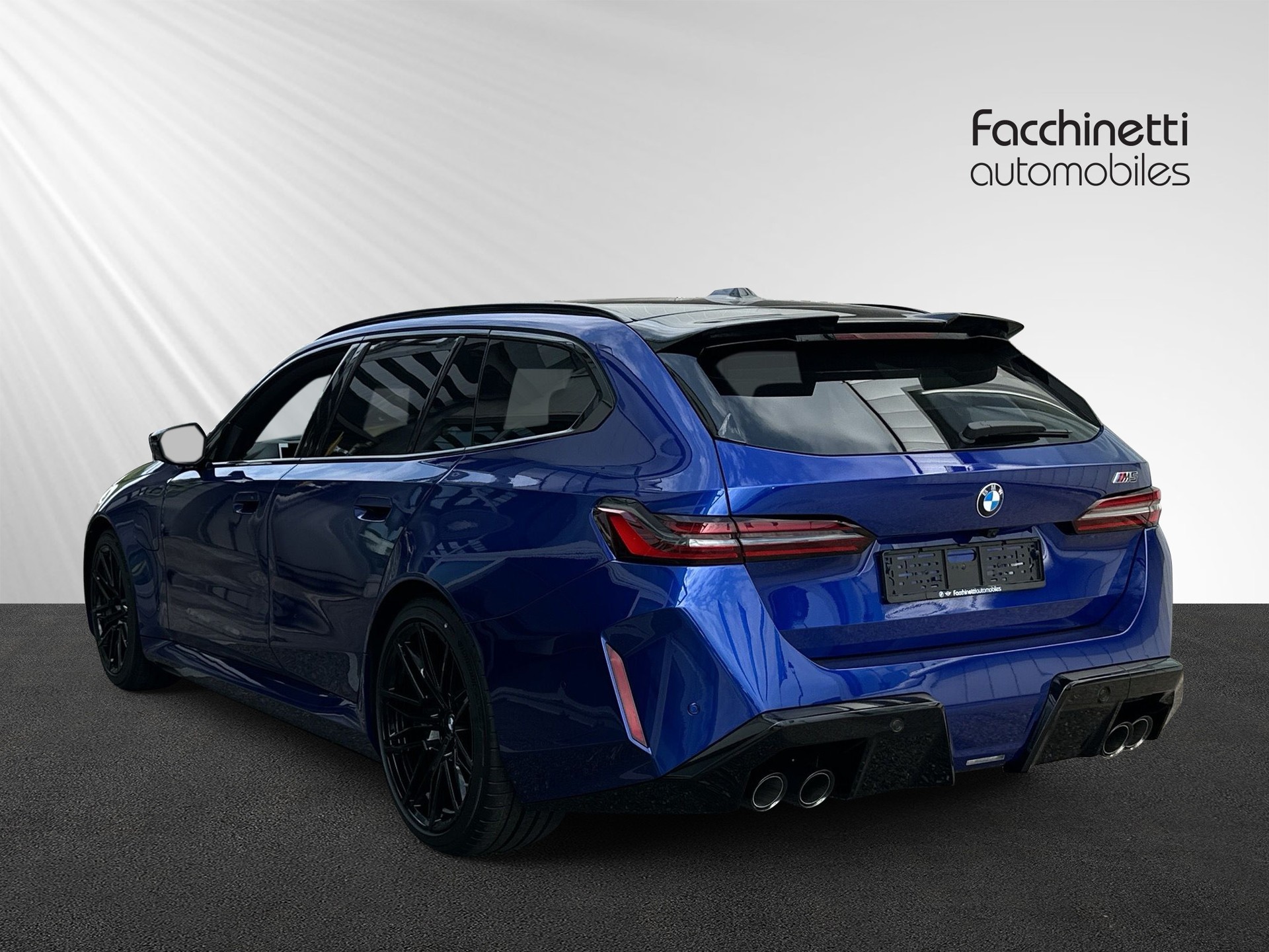 BMW M5 xDrive Touring-image-2