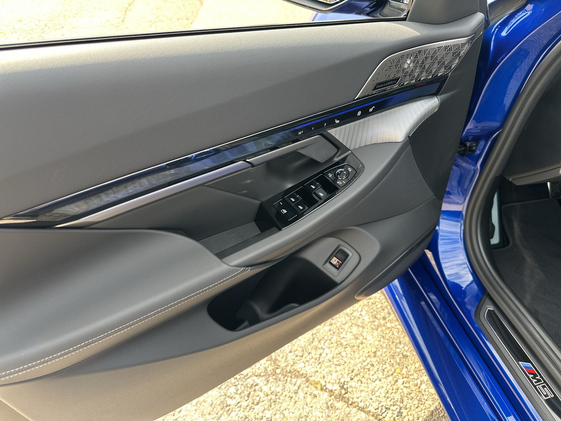 BMW M5 xDrive Touring-image-16