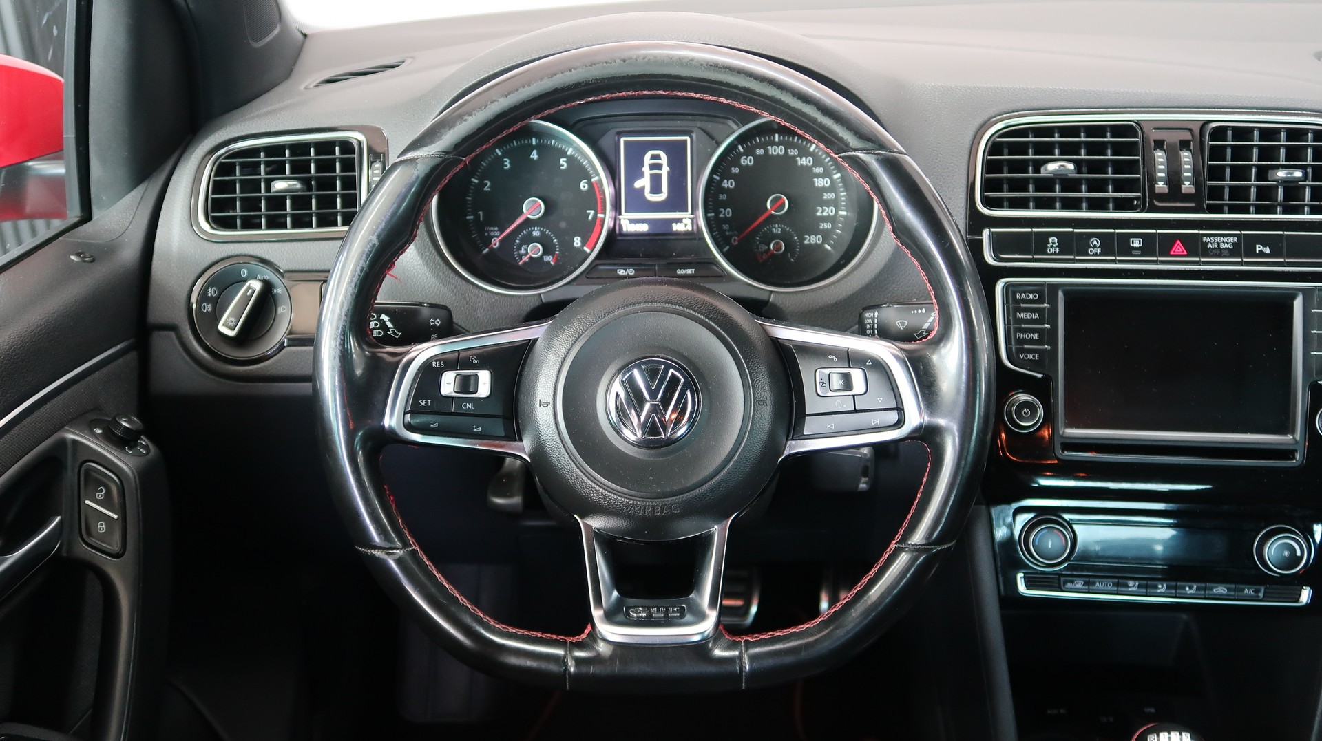VW Polo 1.8 TSI GTI / CH / 192PS / 1ERE MAIN / GARANTIE-image-24