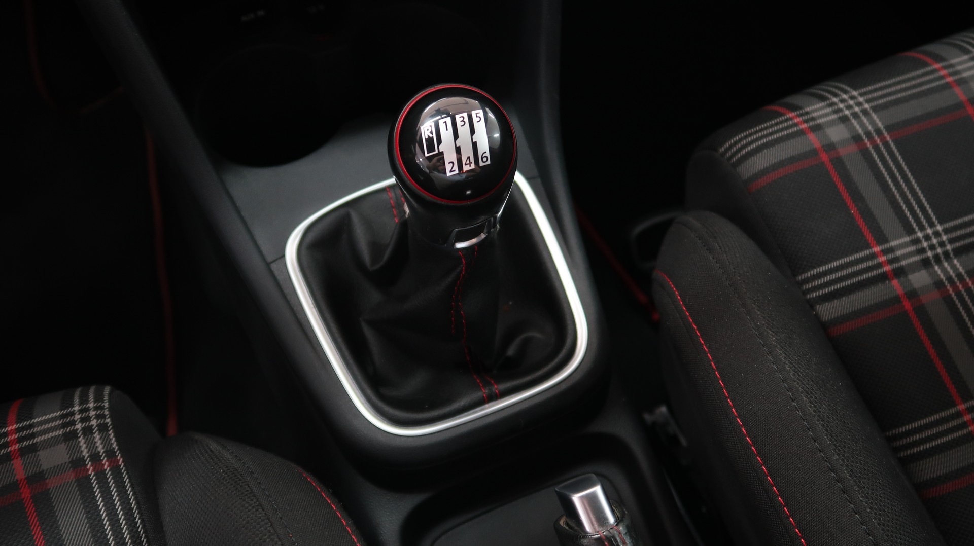 VW Polo 1.8 TSI GTI / CH / 192PS / 1ERE MAIN / GARANTIE-image-29