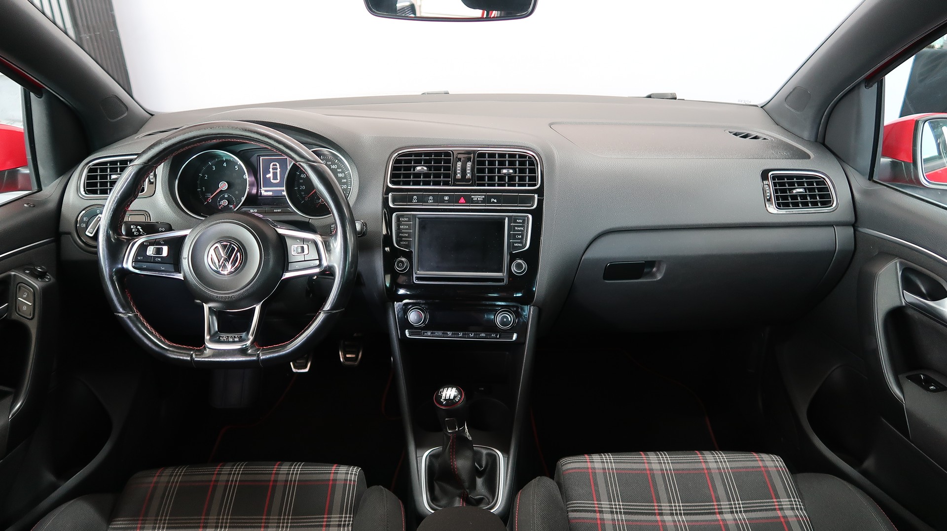 VW Polo 1.8 TSI GTI / CH / 192PS / 1ERE MAIN / GARANTIE-image-30
