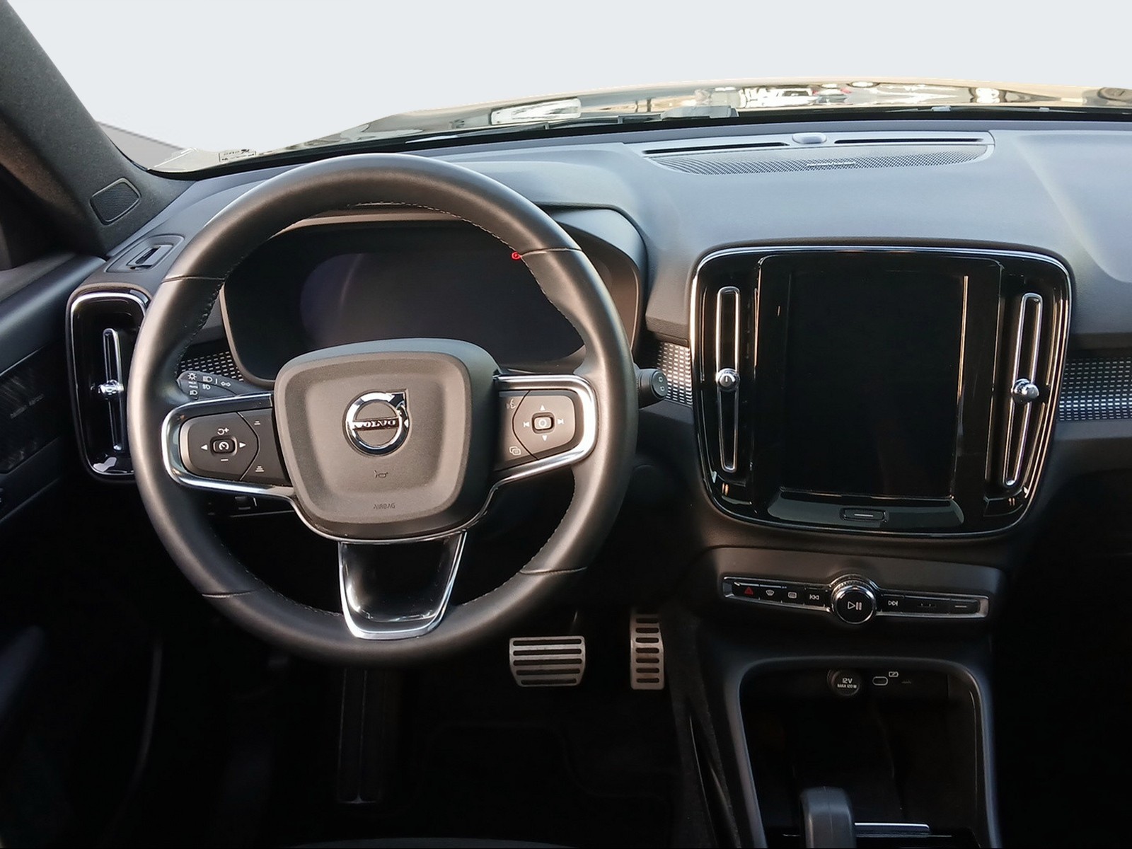 VOLVO XC40 P8 Twin Pro AWD-image-14