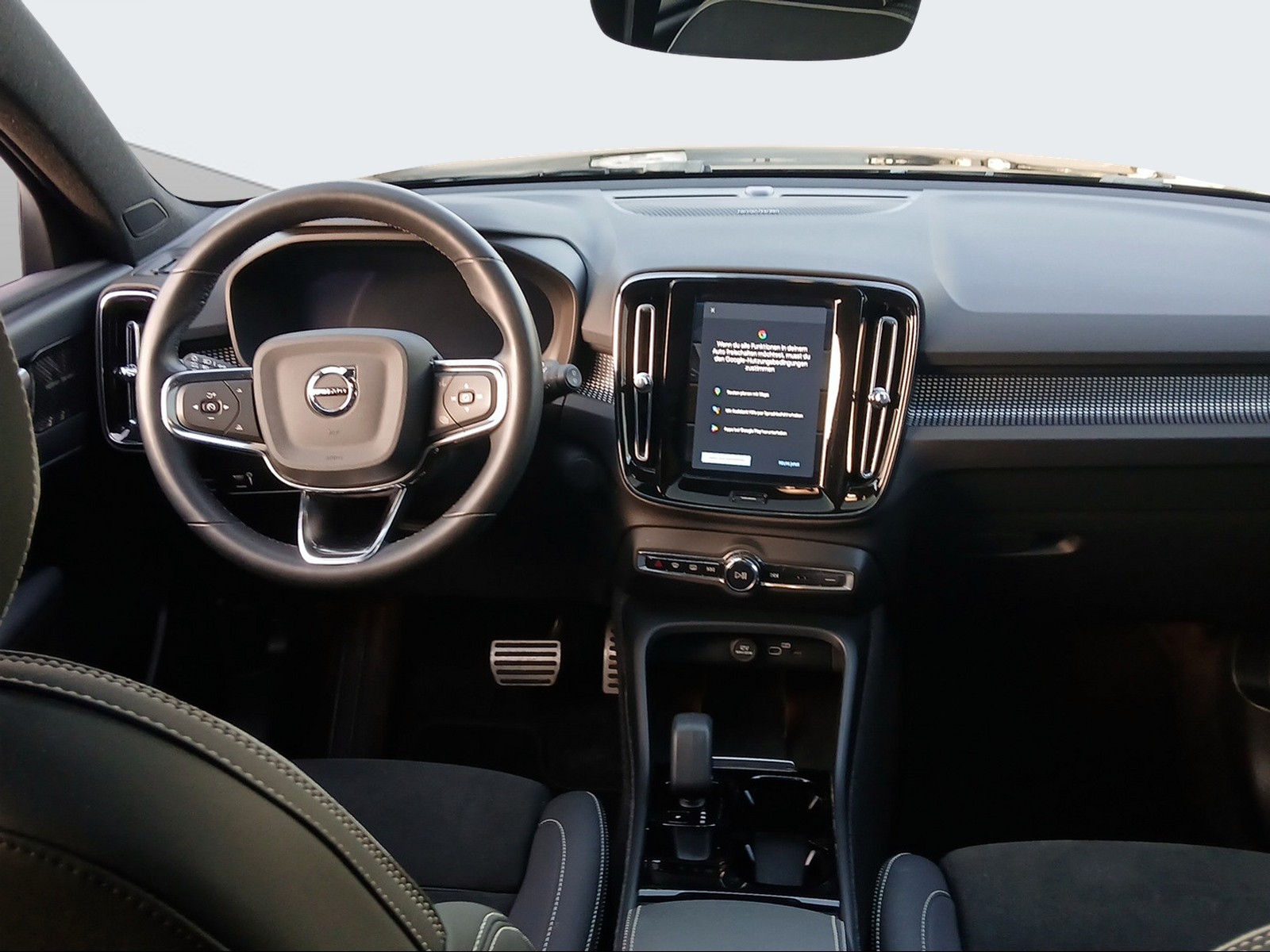 VOLVO XC40 P8 Twin Pro AWD-image-15
