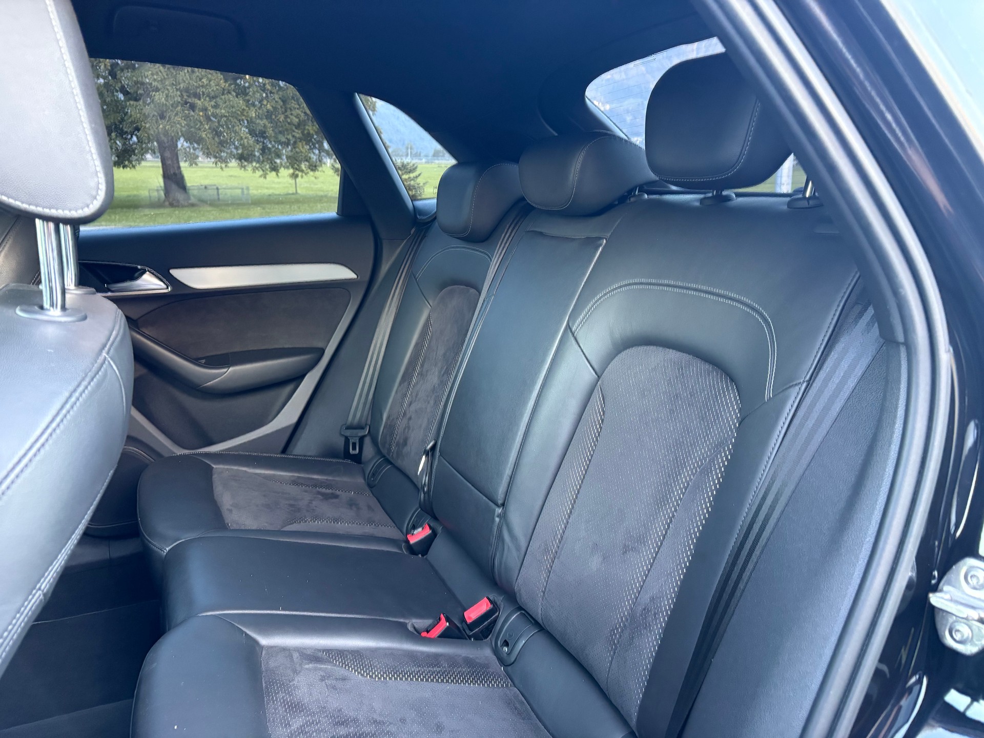 AUDI Q3 2.0 TDI quattro S-tronic-image-8