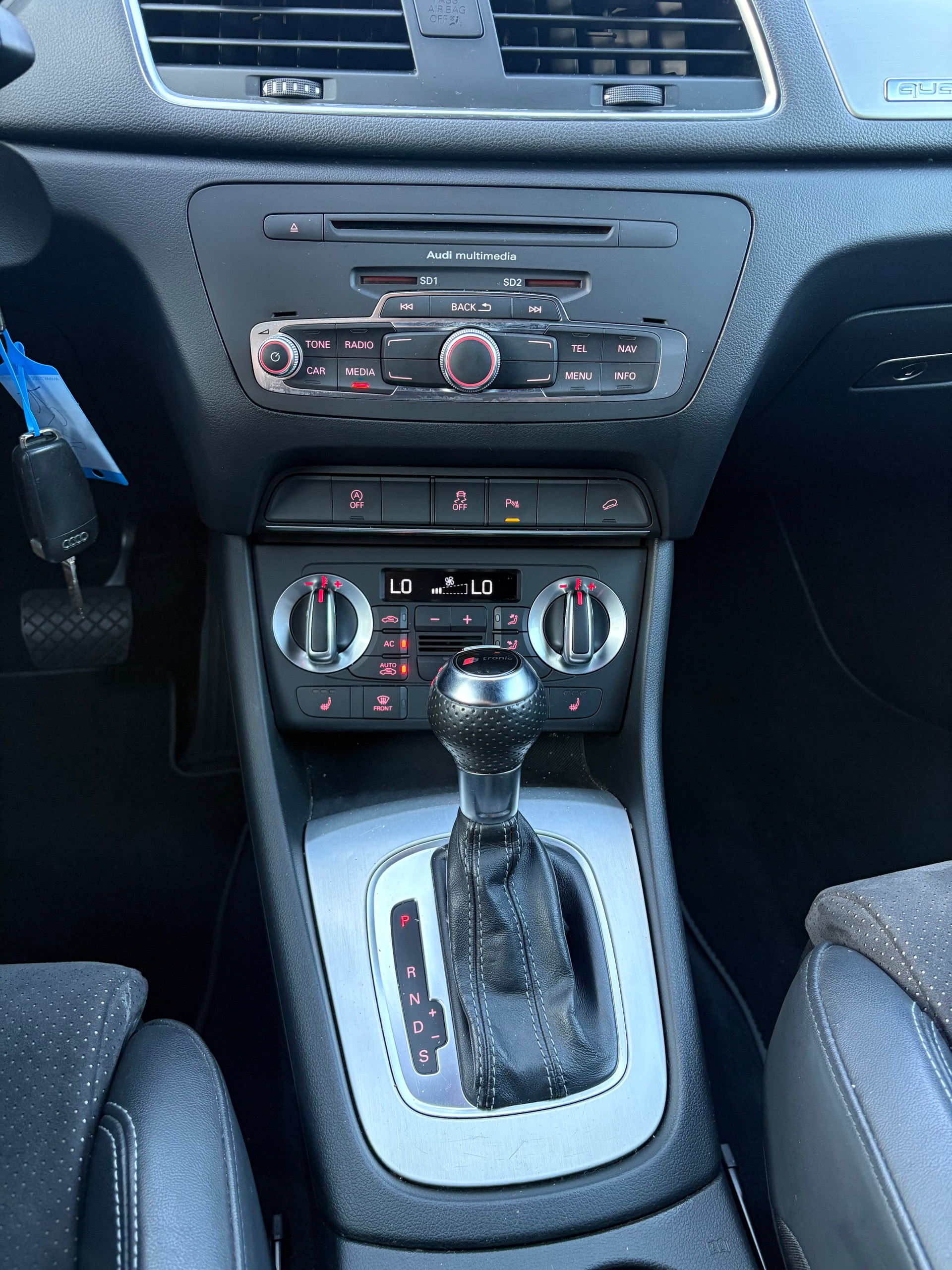 AUDI Q3 2.0 TDI quattro S-tronic-image-9