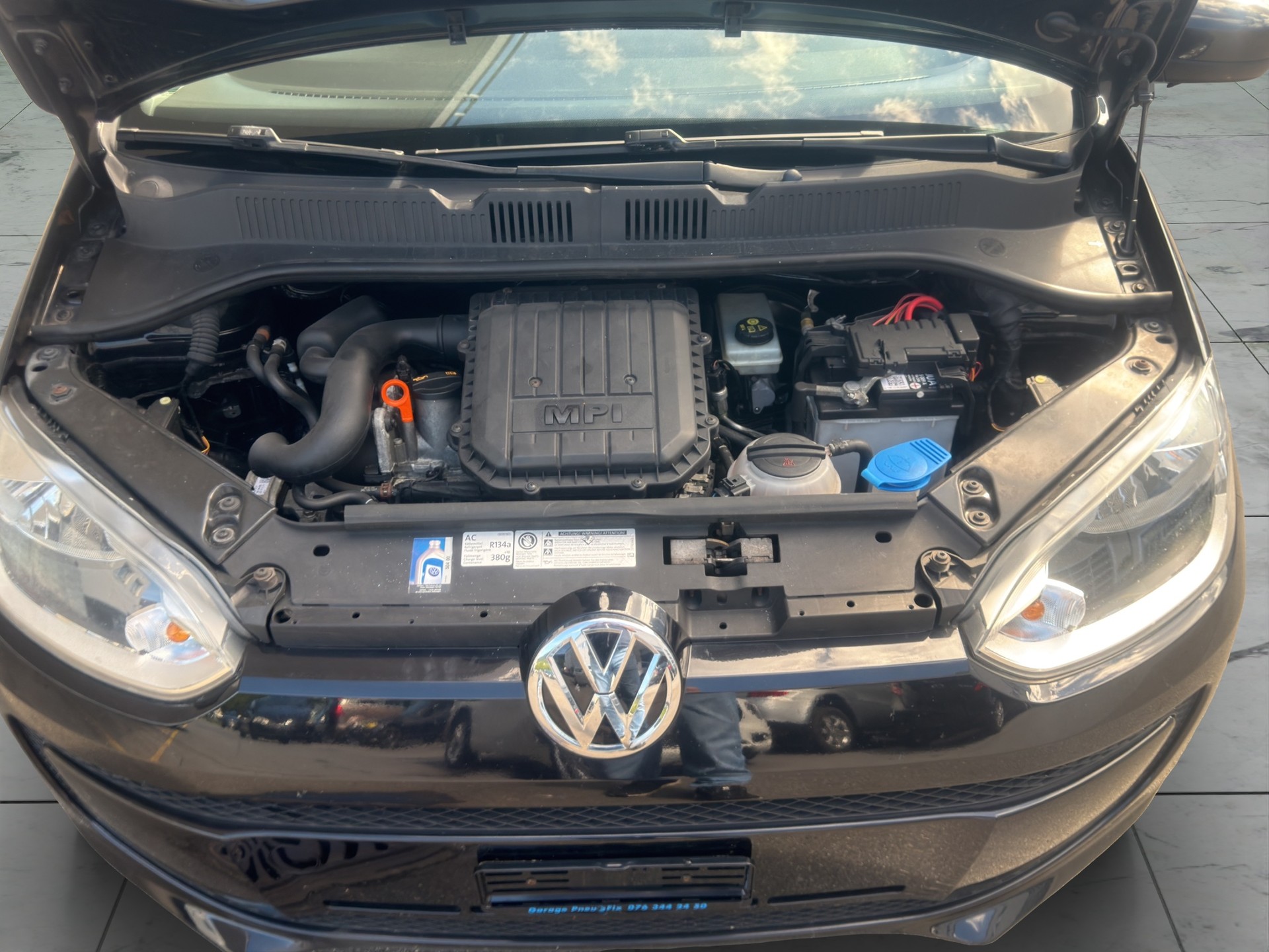 VW Up 1.0 black up-image-5