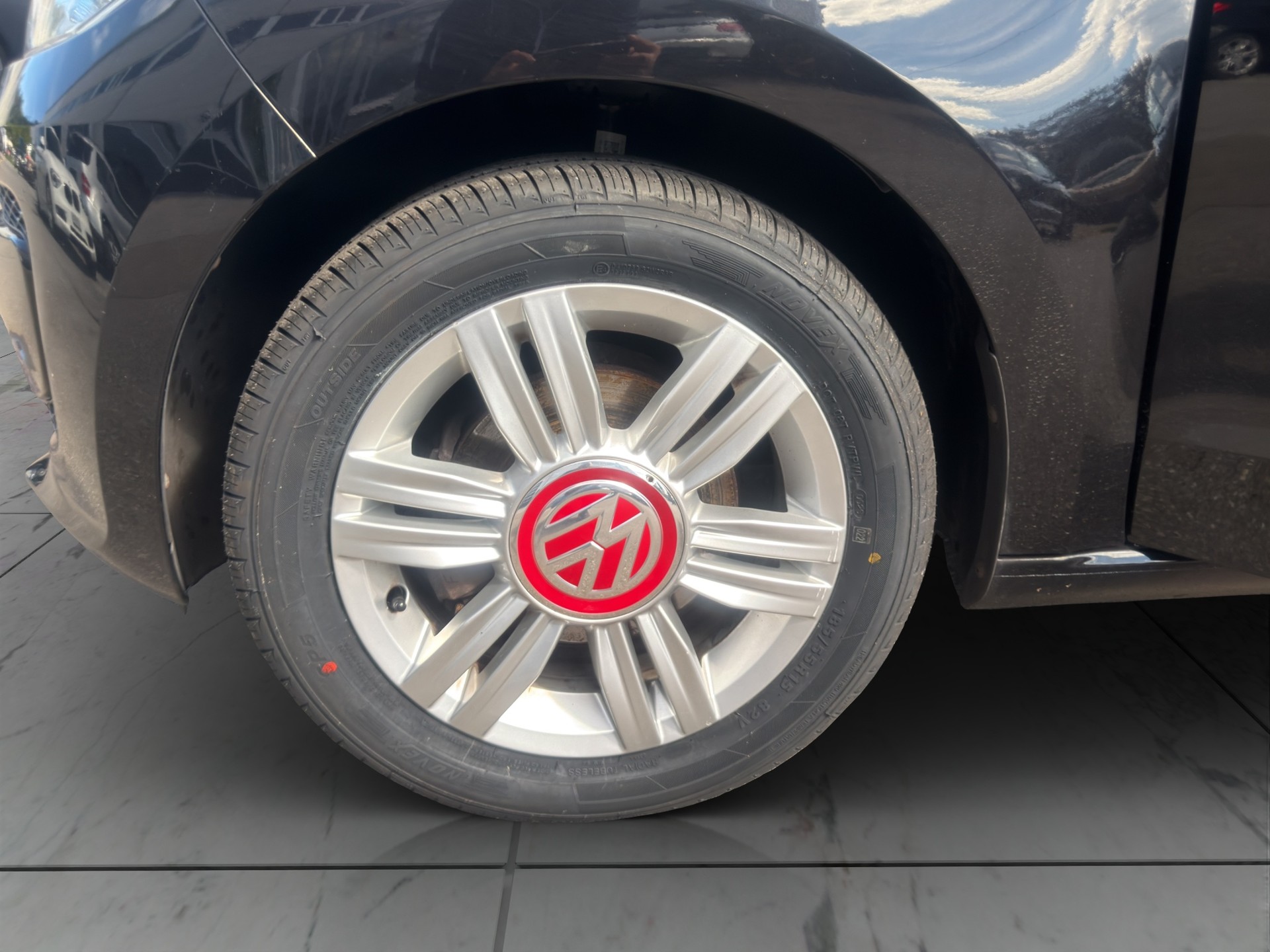VW Up 1.0 black up-image-6