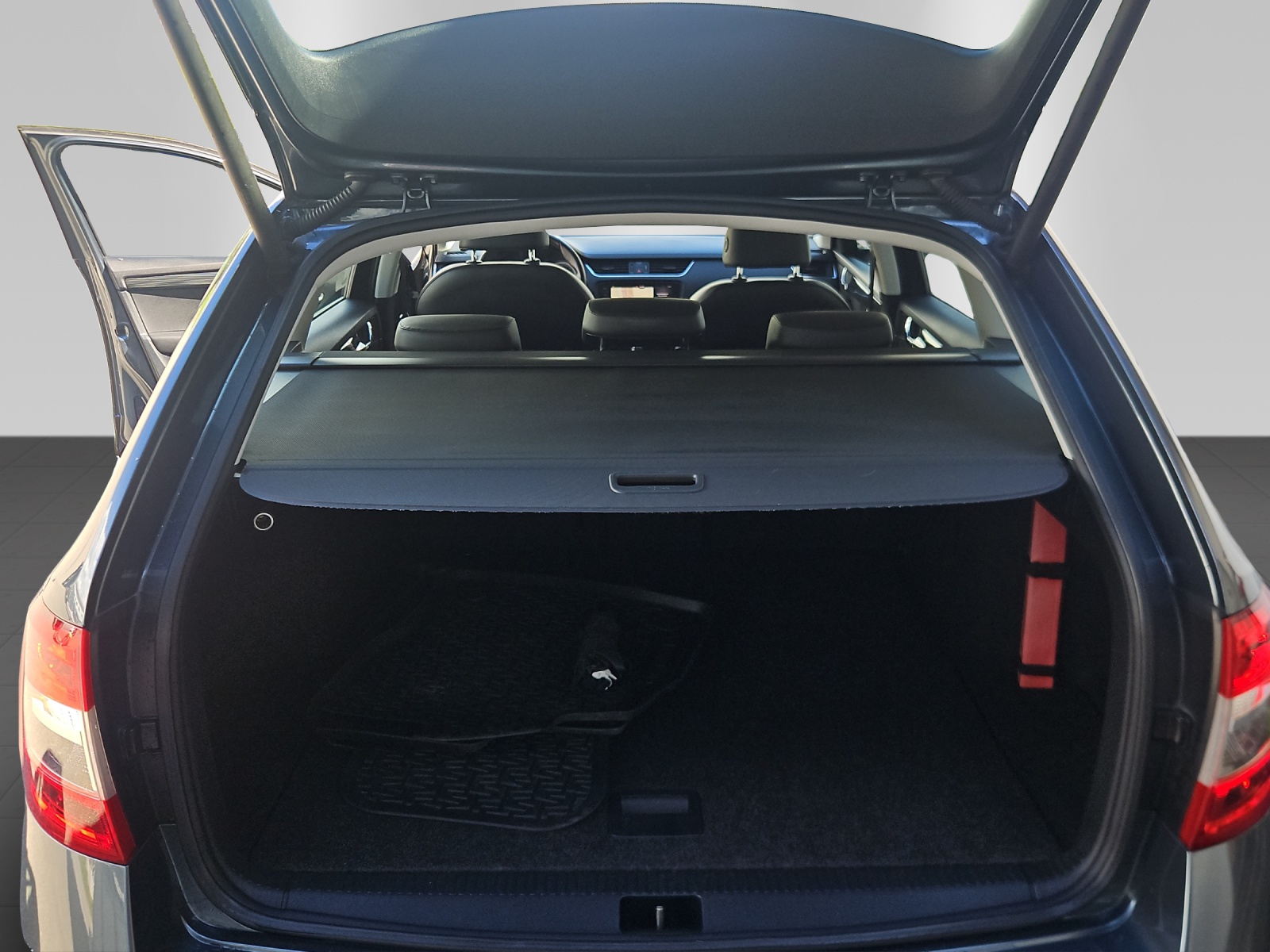SKODA Octavia Combi 1.8 TSI Style 4x4 DSG-image-7