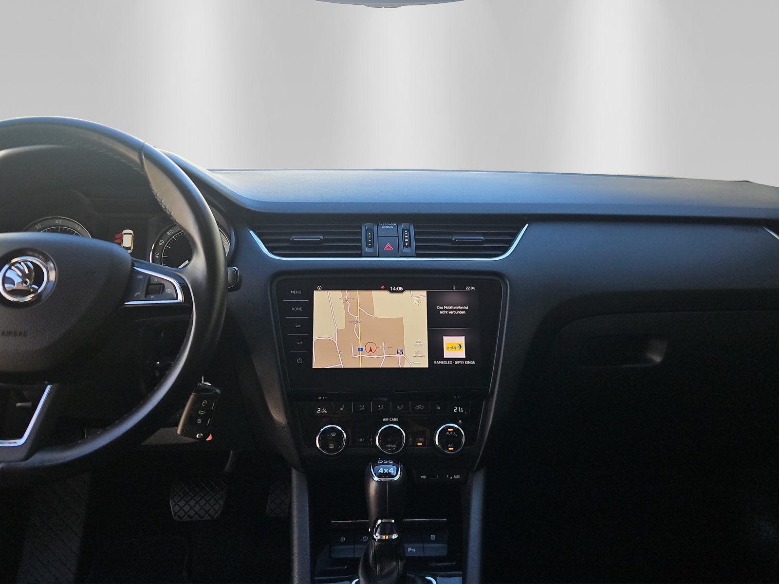 SKODA Octavia Combi 1.8 TSI Style 4x4 DSG-image-4