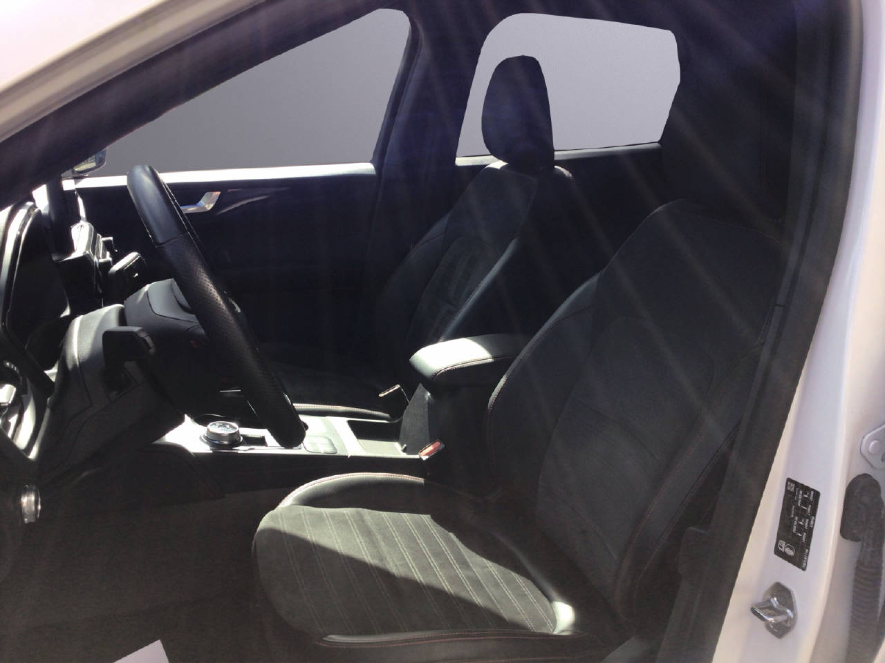FORD Kuga 2.5 Hybrid ST-Line X 190 PS 4x4-showroom-element-3