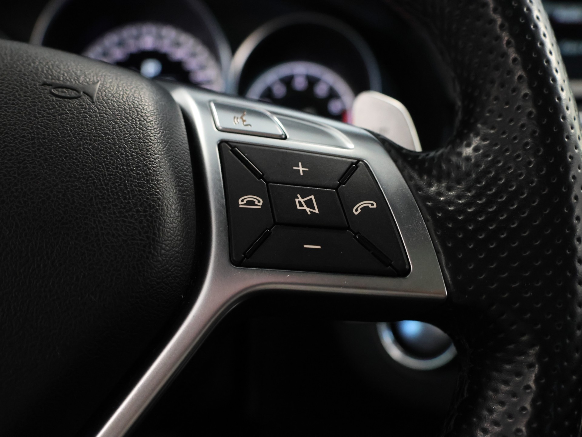 MERCEDES-BENZ E 63 AMG 4Matic Speedshift *OBSIDIANSCHWARZ-LACKIERUNG*-image-19