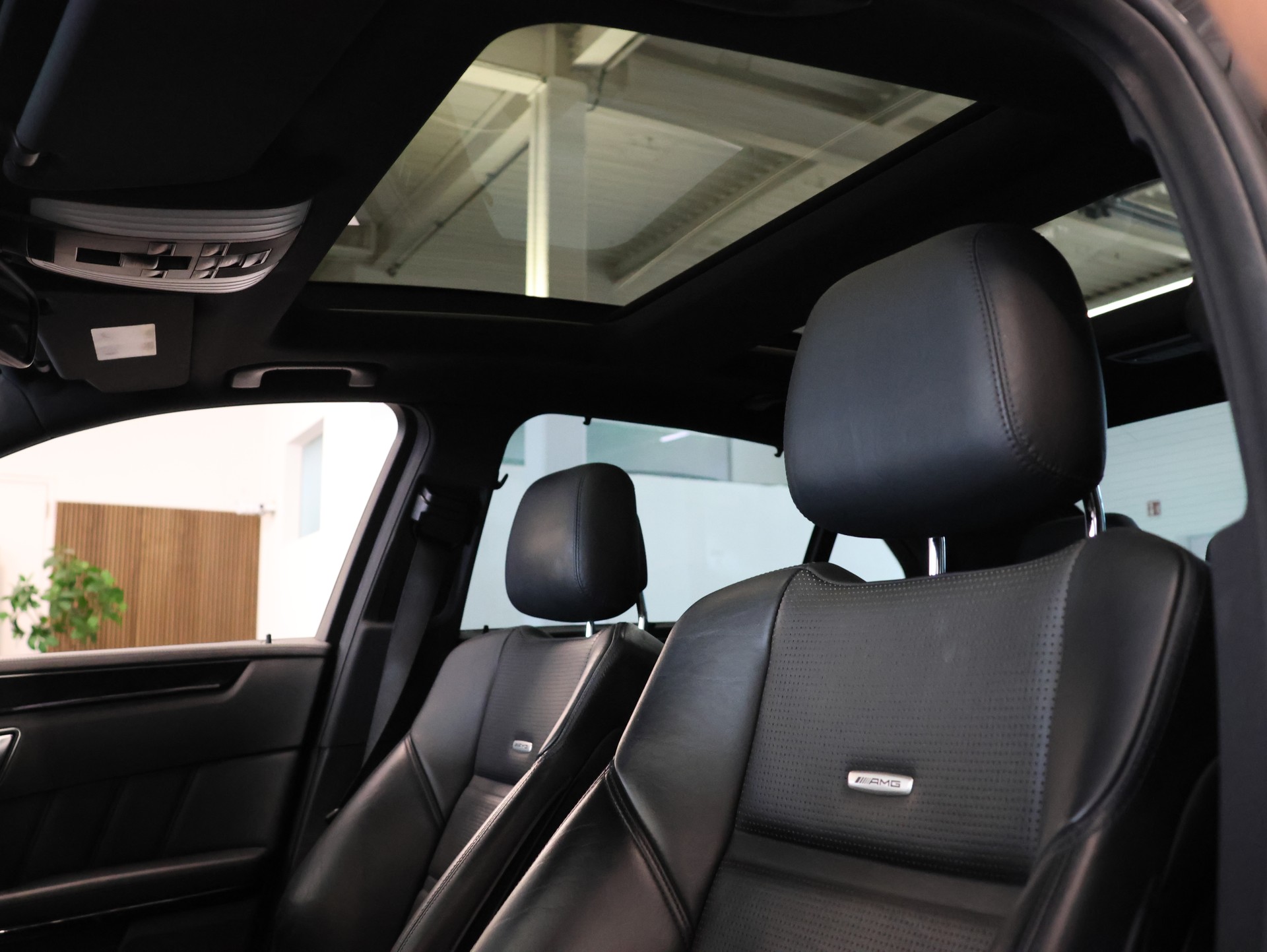 MERCEDES-BENZ E 63 AMG 4Matic Speedshift *OBSIDIANSCHWARZ-LACKIERUNG*-image-14