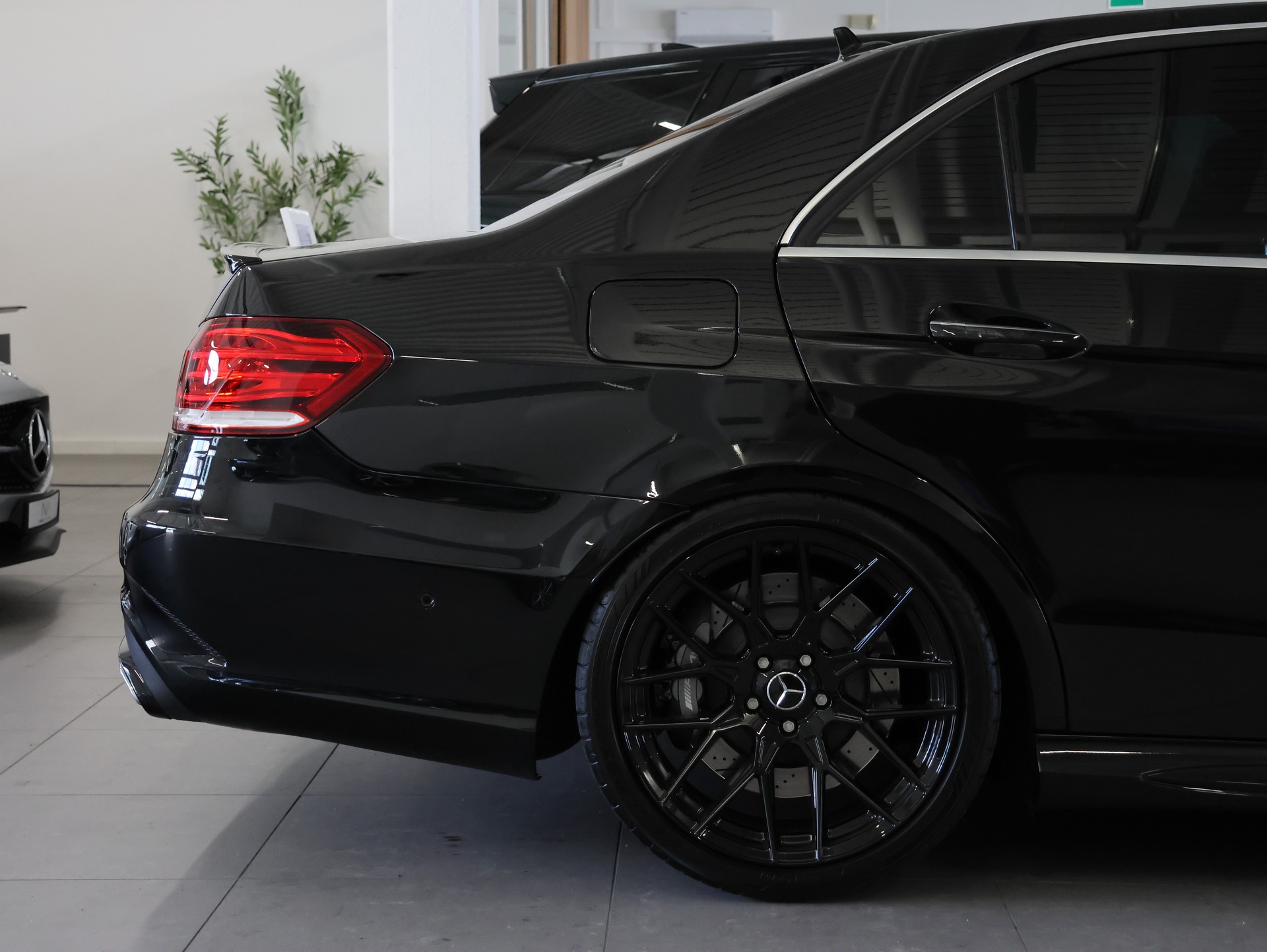 MERCEDES-BENZ E 63 AMG 4Matic Speedshift *OBSIDIANSCHWARZ-LACKIERUNG*-image-8