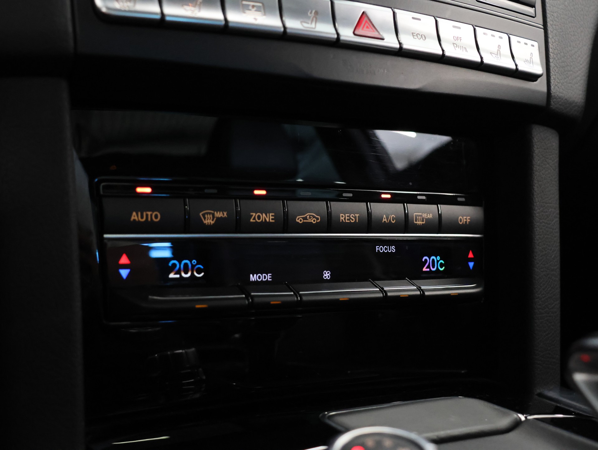 MERCEDES-BENZ E 63 AMG 4Matic Speedshift *OBSIDIANSCHWARZ-LACKIERUNG*-image-26
