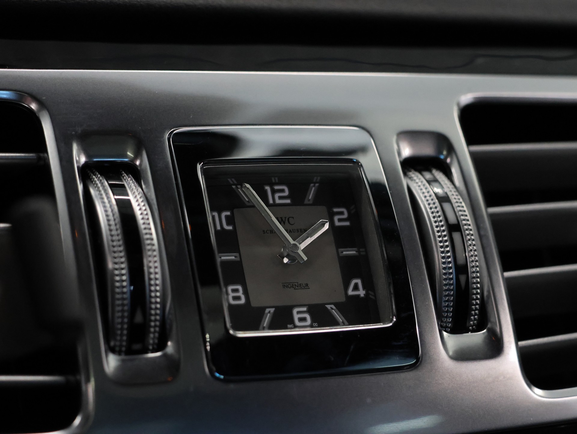 MERCEDES-BENZ E 63 AMG 4Matic Speedshift *OBSIDIANSCHWARZ-LACKIERUNG*-image-23