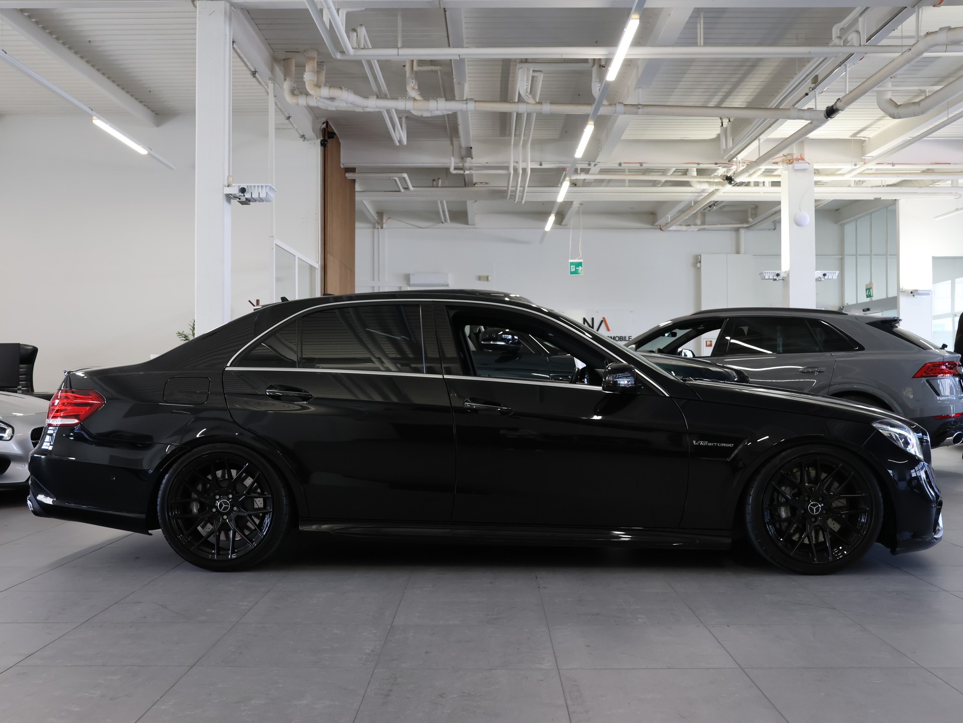 MERCEDES-BENZ E 63 AMG 4Matic Speedshift *OBSIDIANSCHWARZ-LACKIERUNG*-image-9