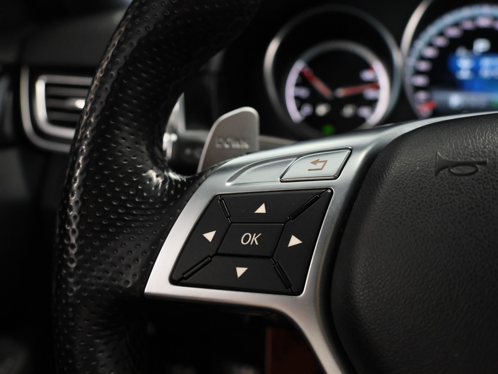 MERCEDES-BENZ E 63 AMG 4Matic Speedshift *OBSIDIANSCHWARZ-LACKIERUNG*-image-20