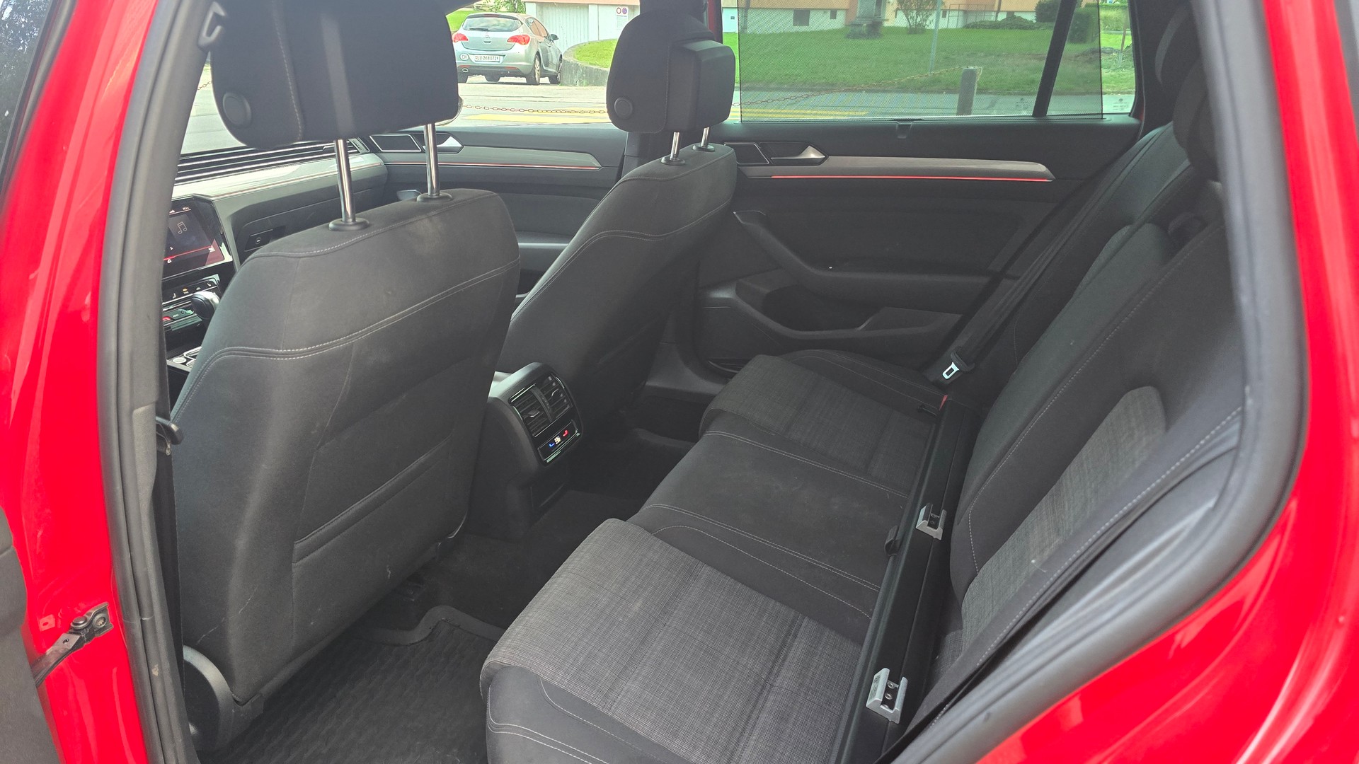VW Passat 2.0 TDI BMT Business 4Motion DSG-image-11