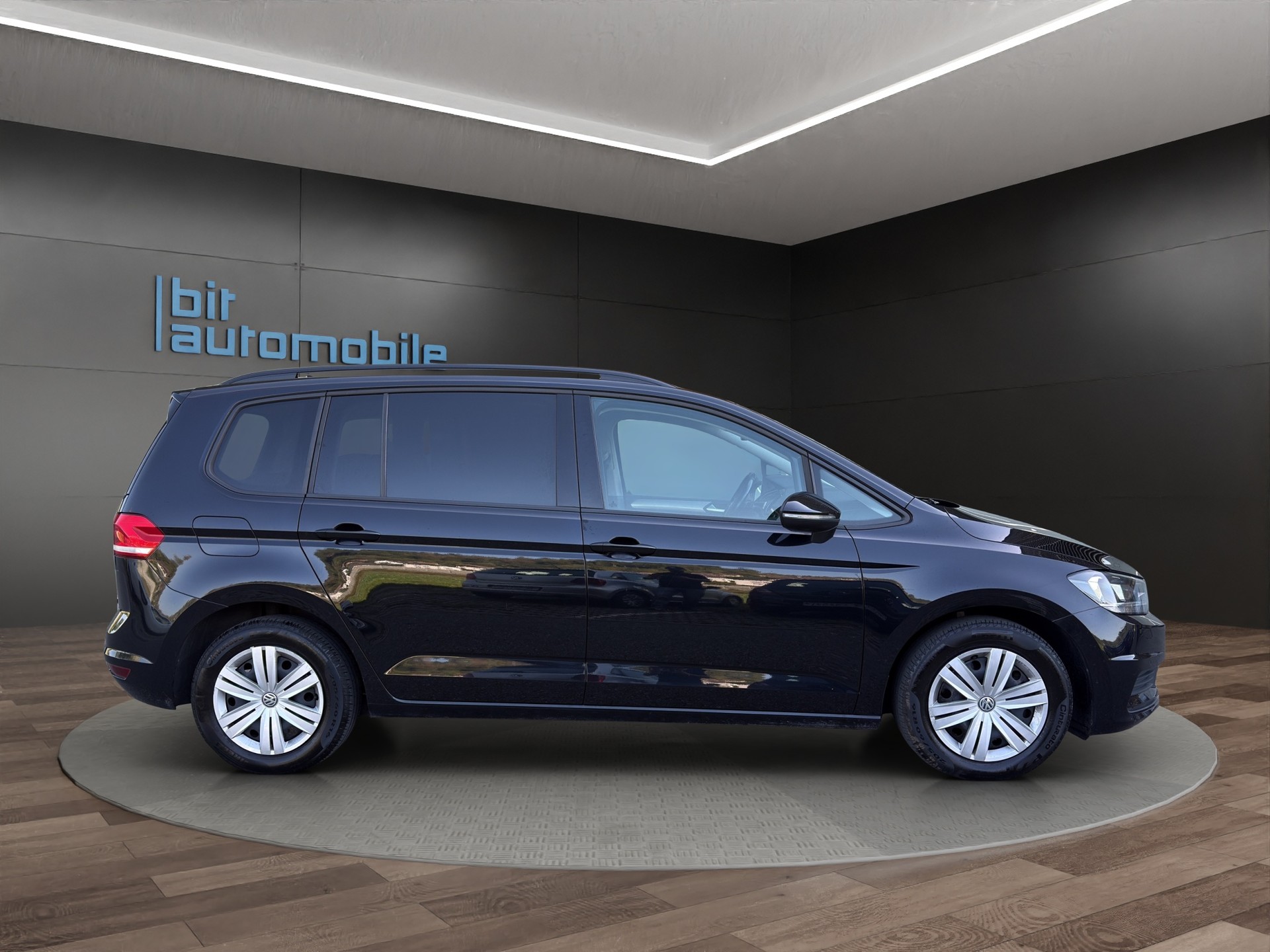 VW Touran 1.6 TDI BlueMotion Technology Family 7Plätzer-image-8