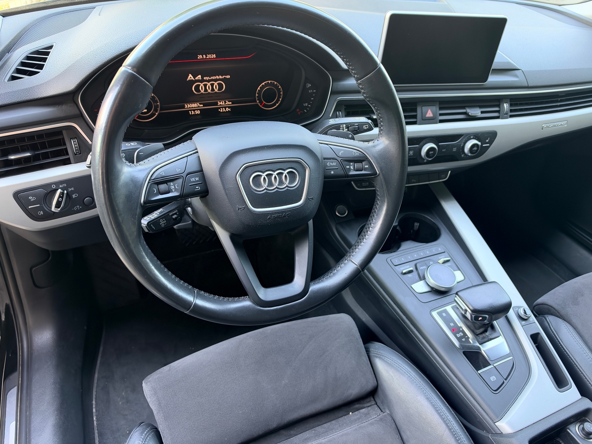 AUDI A4 Avant 2.0 TDI quattro S-tronic-image-5