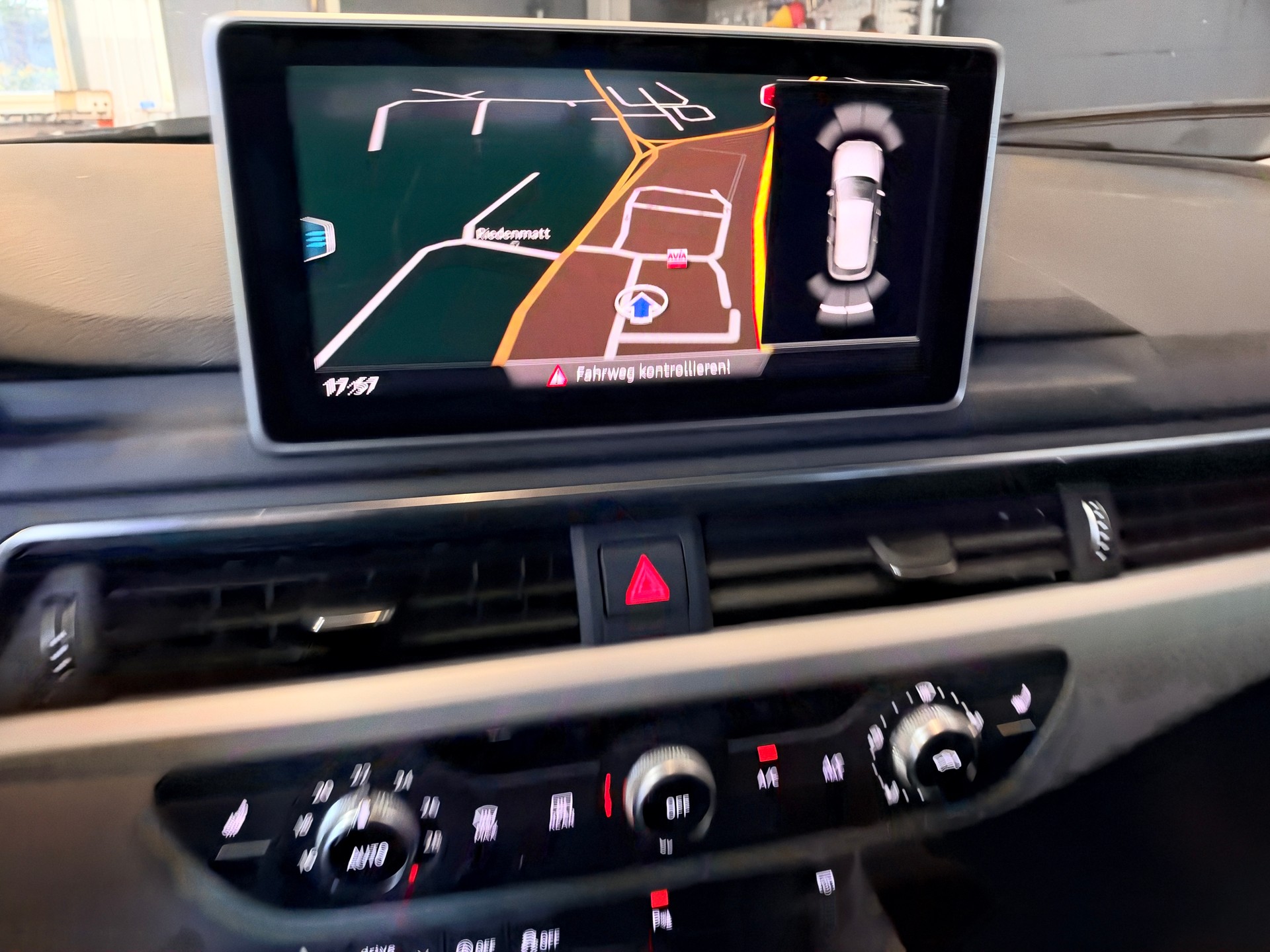 AUDI A4 Avant 2.0 TDI quattro S-tronic-image-14